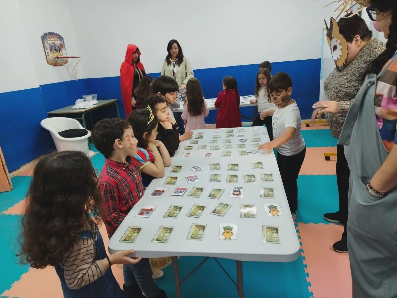 Niños participando en las jornadas de puertas abiertas del CEIP Rey Juan Carlos I