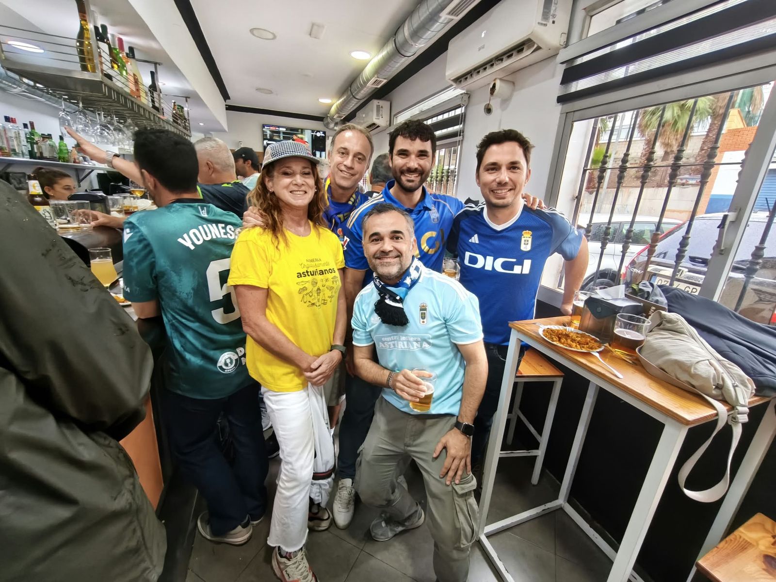 Así vivió la afición caballa la previa junto a los seguidores del Oviedo