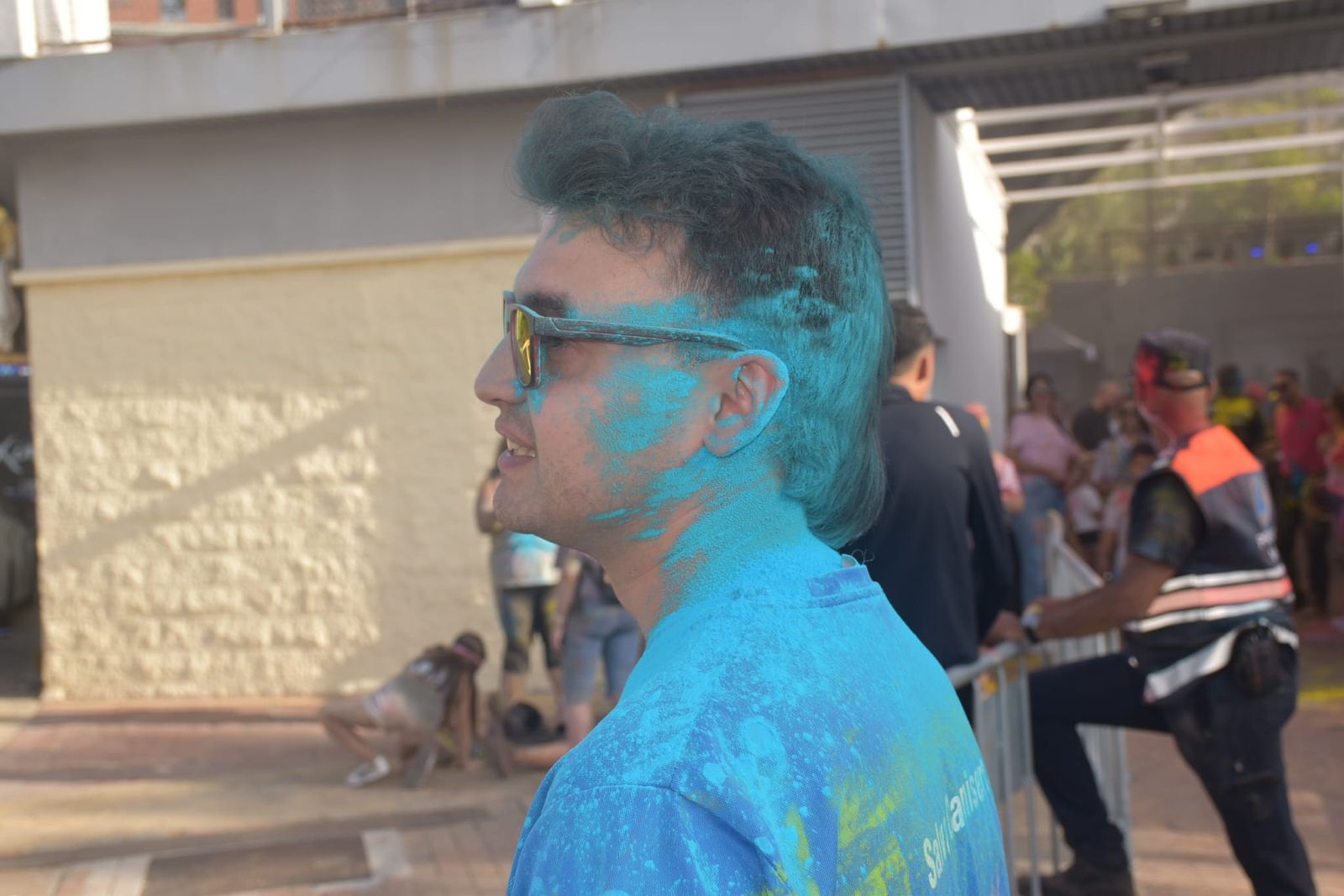 El Holi vuelve a teñir Ceuta de color por la solidaridad y el amor