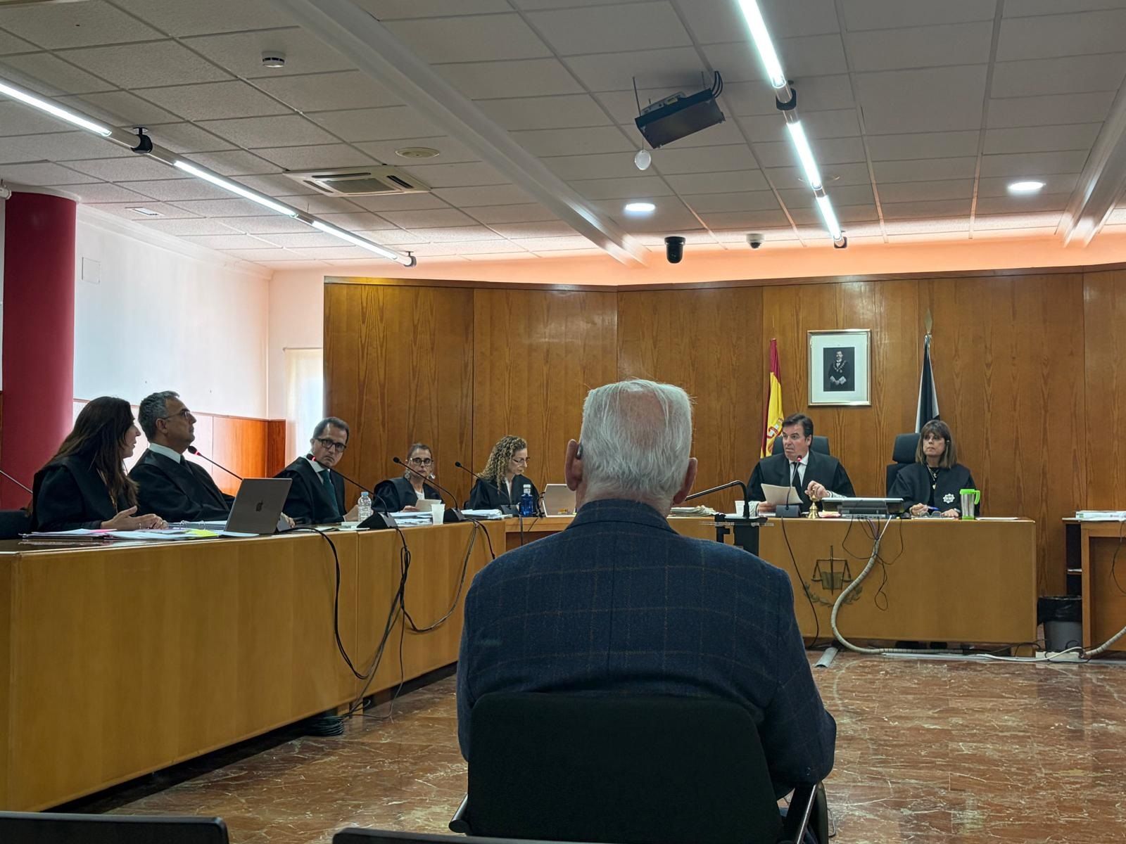 El doctor Cabrera declarando este viernes en la Audiencia Provincial en Ceuta.