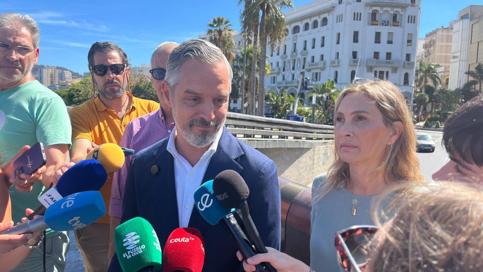 El dirigente del PP pide tramitar la reforma legislativa para aplicar el rechazo en frontera y “recuperar la normalidad” en la ciudad