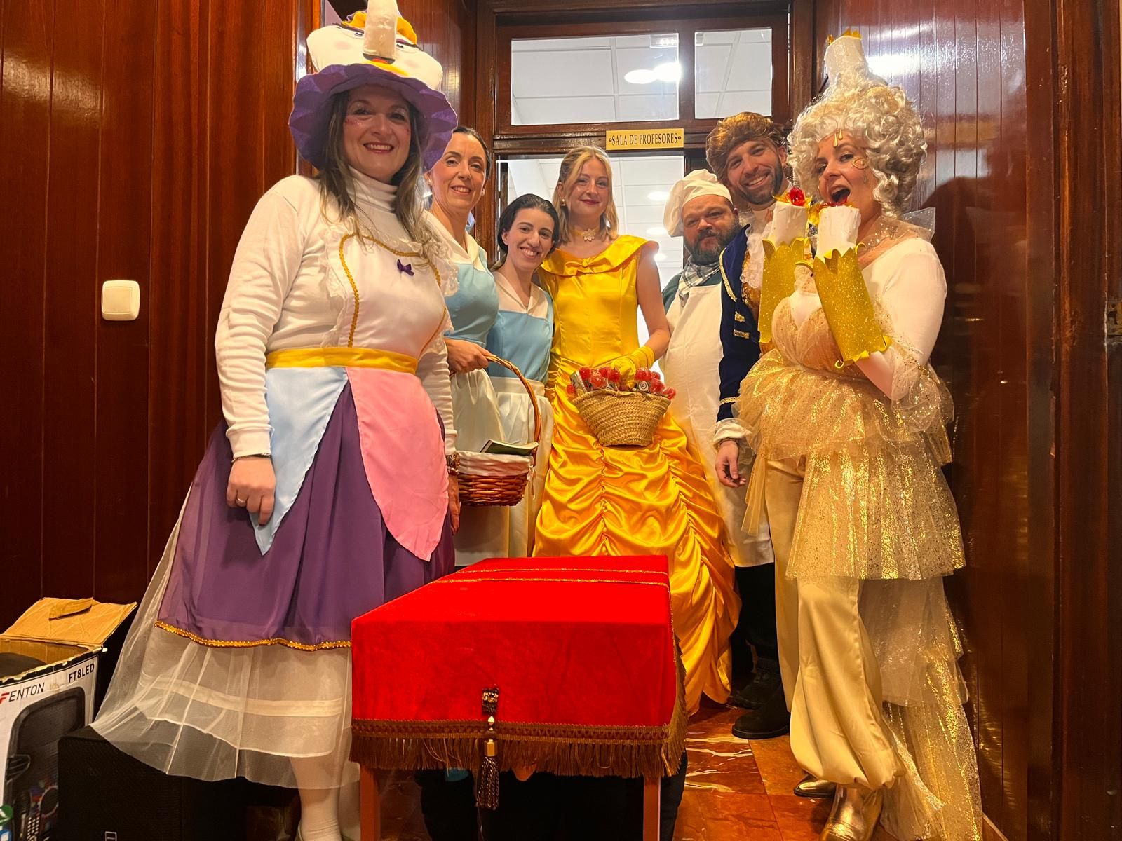 El 'Beatriz de Silva' protagoniza un pasacalles de cuento