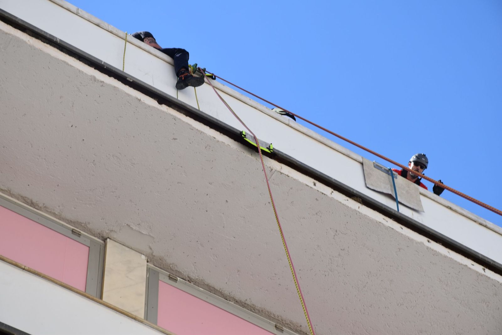 Operaciones de rescate por toda la ciudad