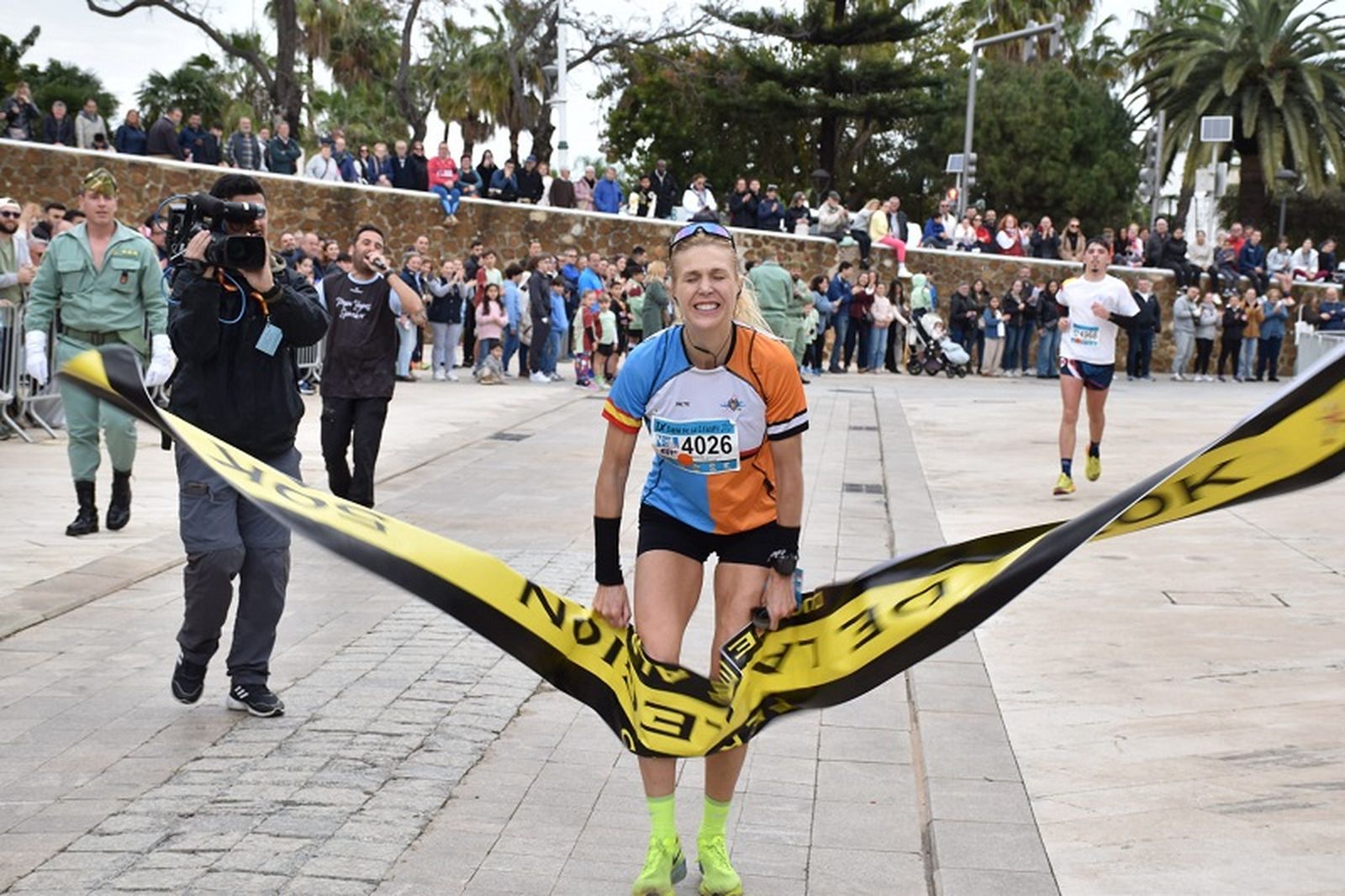 Raquel Muñoz cruzando la meta este sábado. / FOTO NICOL'S