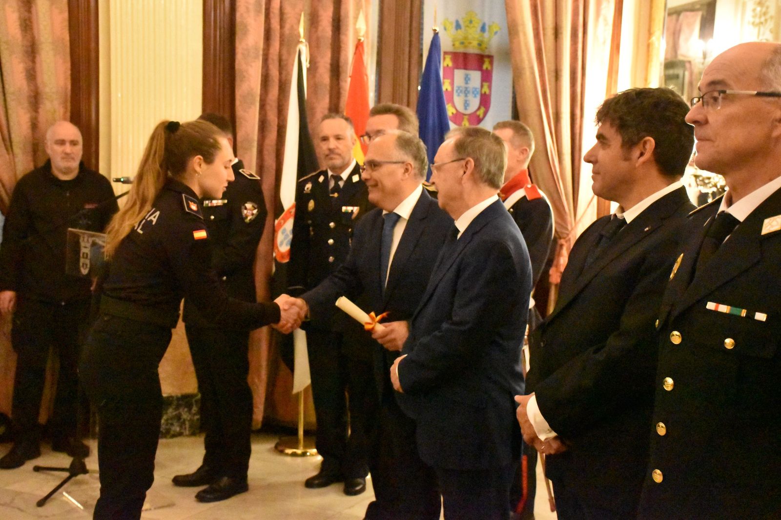 La toma de posesión de los 15 nuevos policías locales, en imágenes