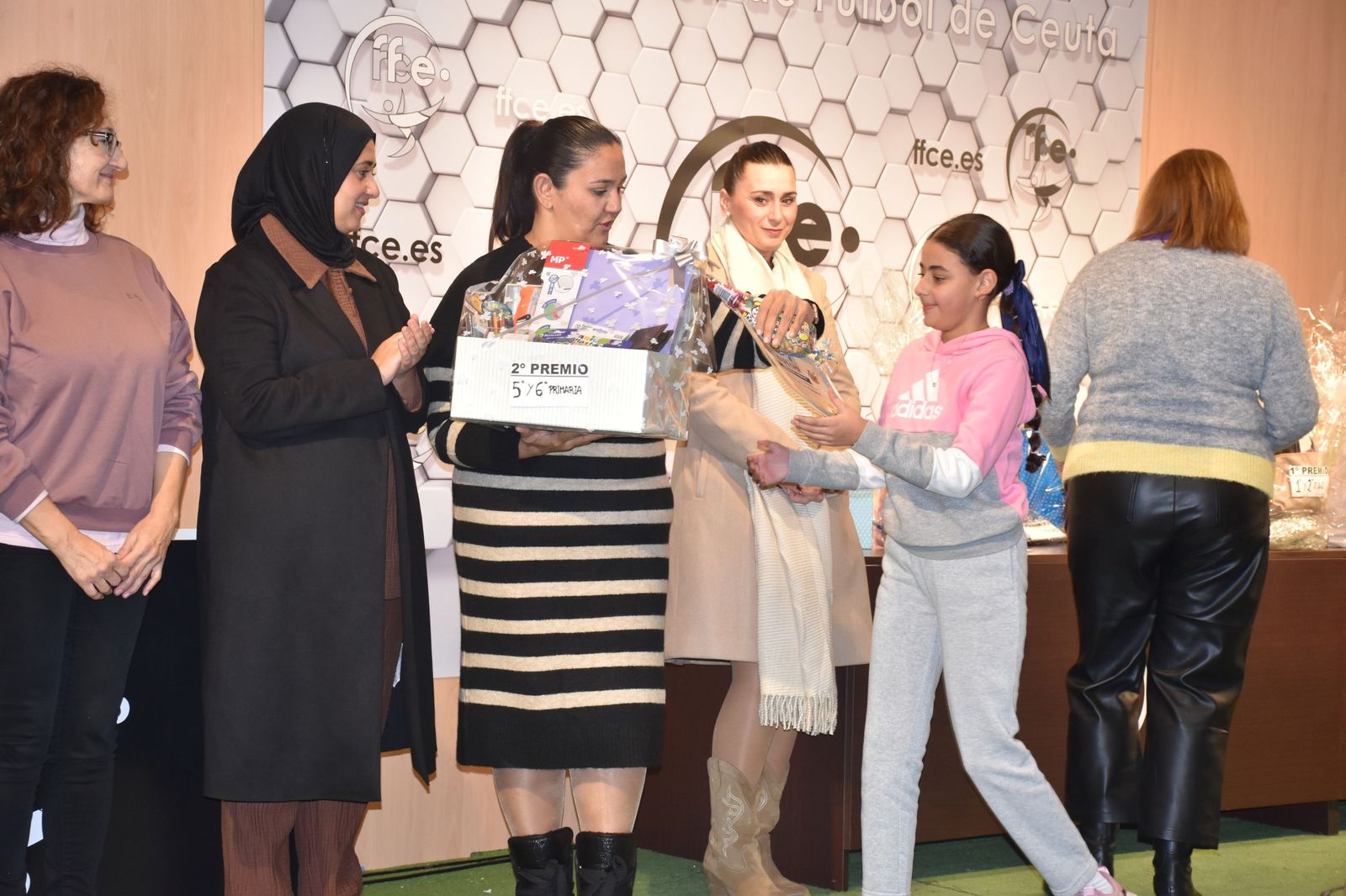 La entrega de premios de la FAMPA por la confección de tarjetas navideñas, en imágenes