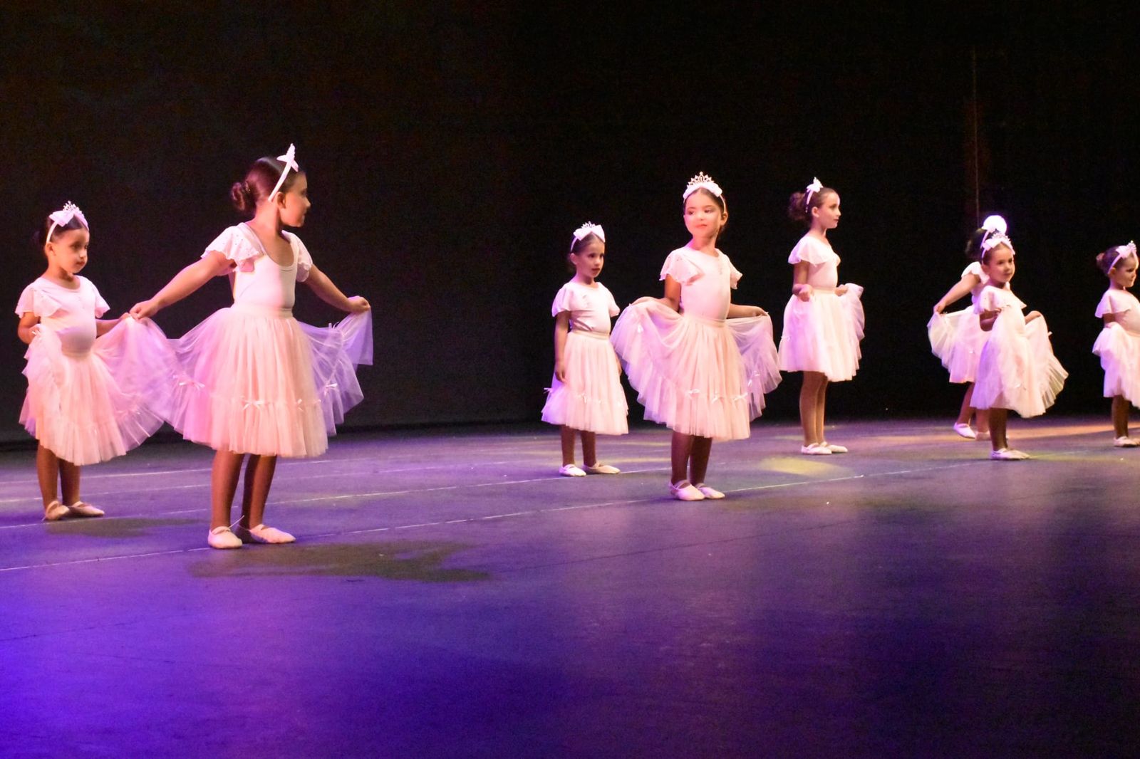 Más de cien bailarinas convierten el Revellín en un escenario de emoción y talento