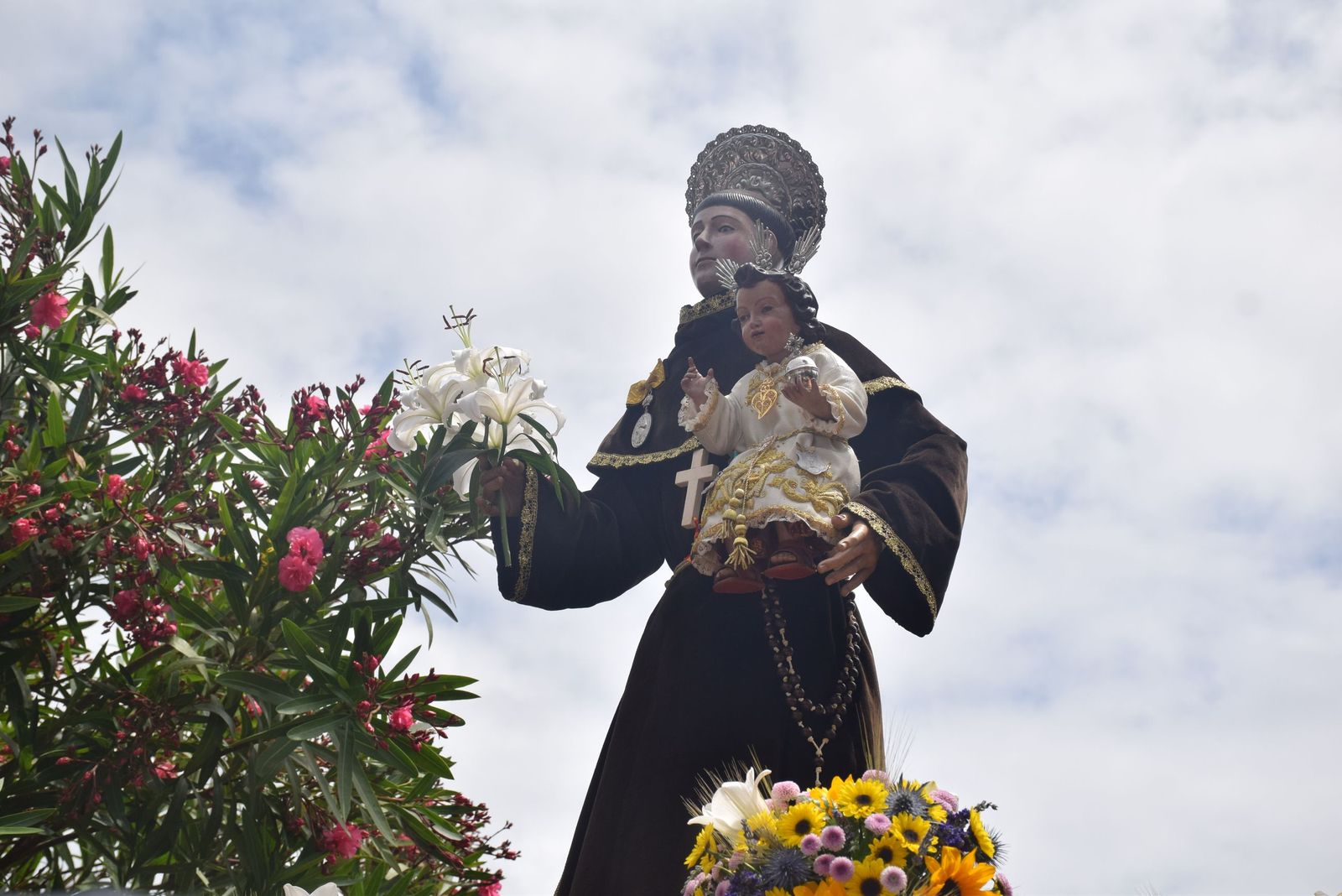 Tradición, fe y calor: Ceuta se vuelca con San Antonio