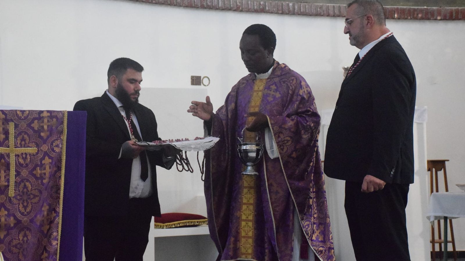 Función Principal y Besapié de la cofradía de la Encrucijada en la parroquia de San José