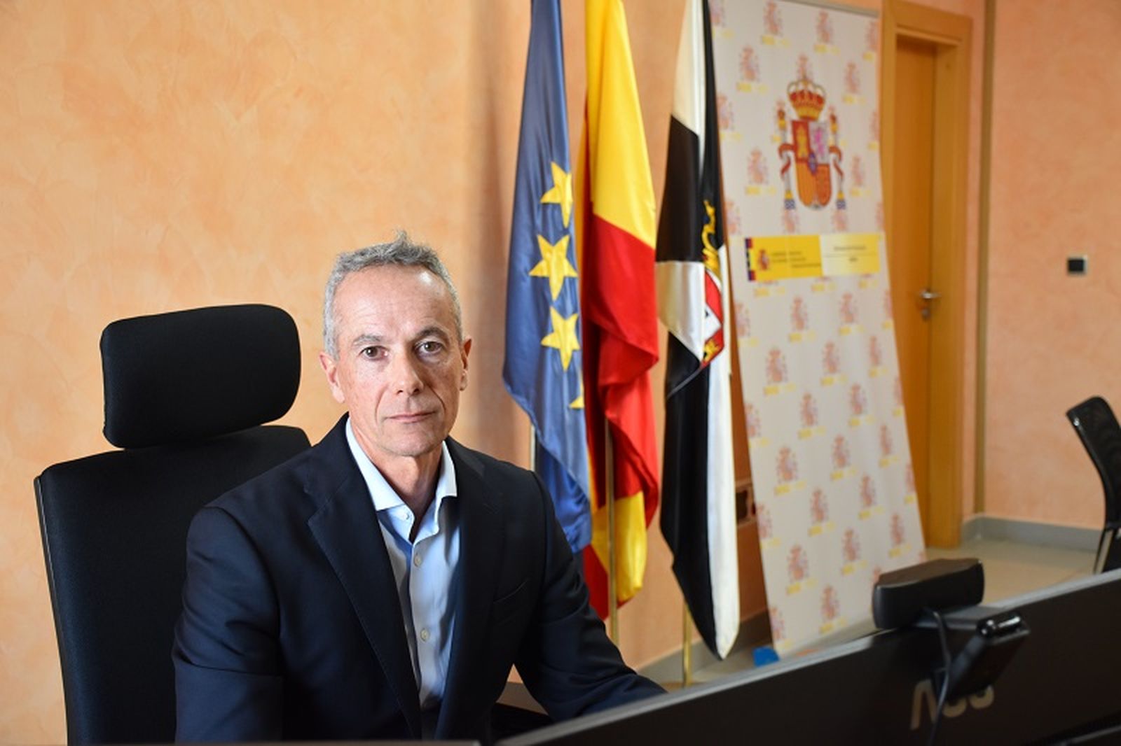 El director provincial de Educación, Miguel Señor, en su despacho hace unos días. / FOTO NICOL'S