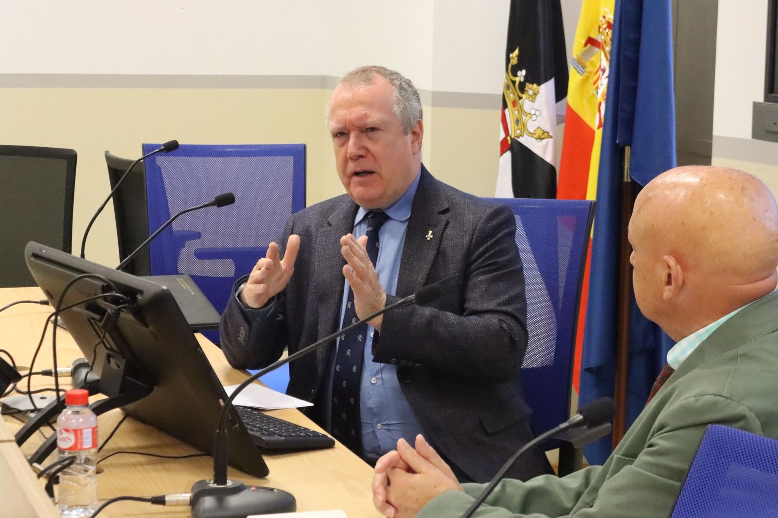 El profesor Carlos Echverría, durante su intervención