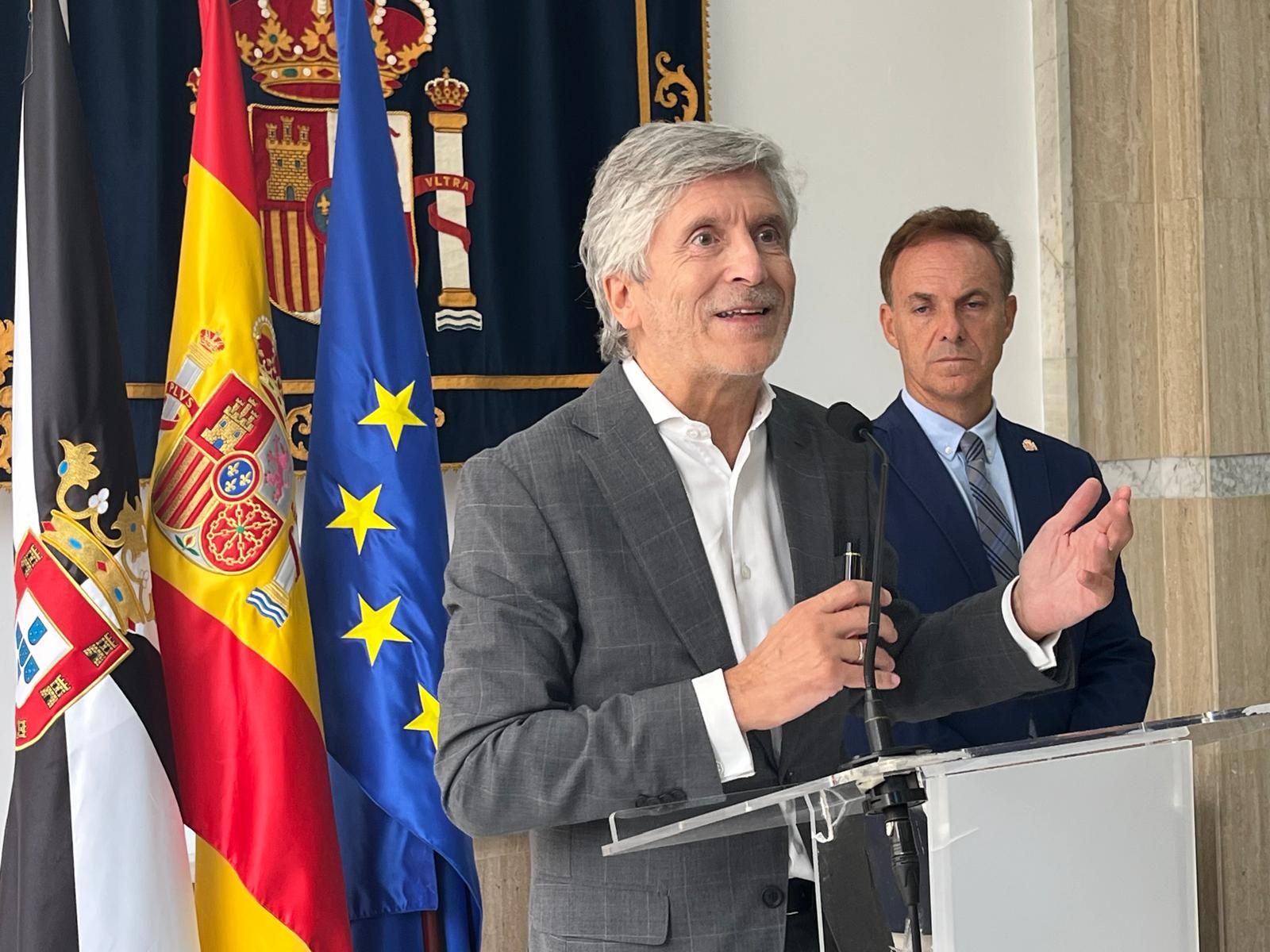El ministro del Interior, Fernando Grande Marlaska, comparece en Delegación junto a David De la Encina
