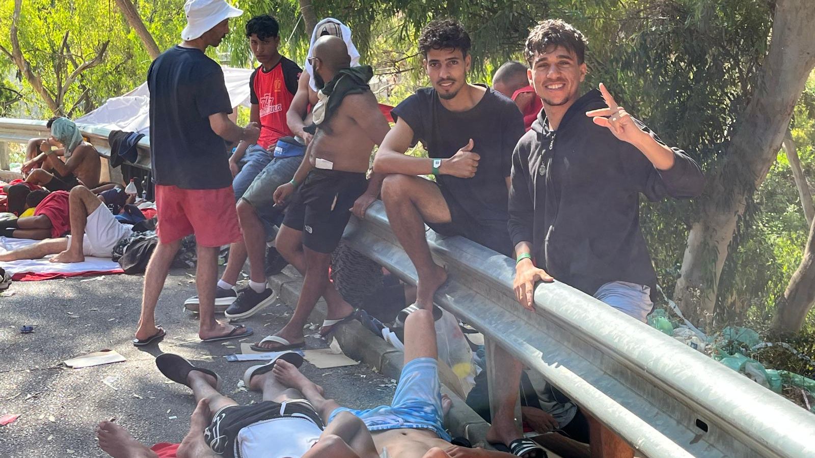 Más de 200 migrantes, la mayoría marroquíes, a las puertas del CETI de Ceuta