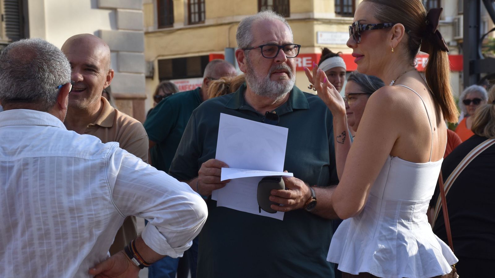 El secretario de Organización del PSOE, Antonio Coronil, durante la concentración celebrada a las puertas del Palacio Autonómico por los derechos de los animales en Ceuta