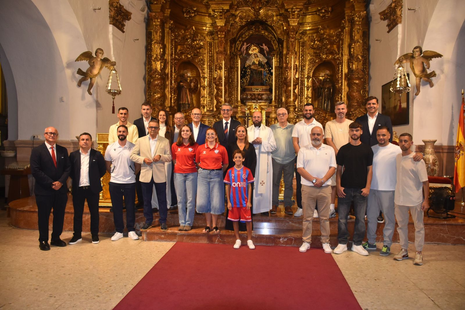 Ofrenda a la patrona y plegaria en Sidi Embarek