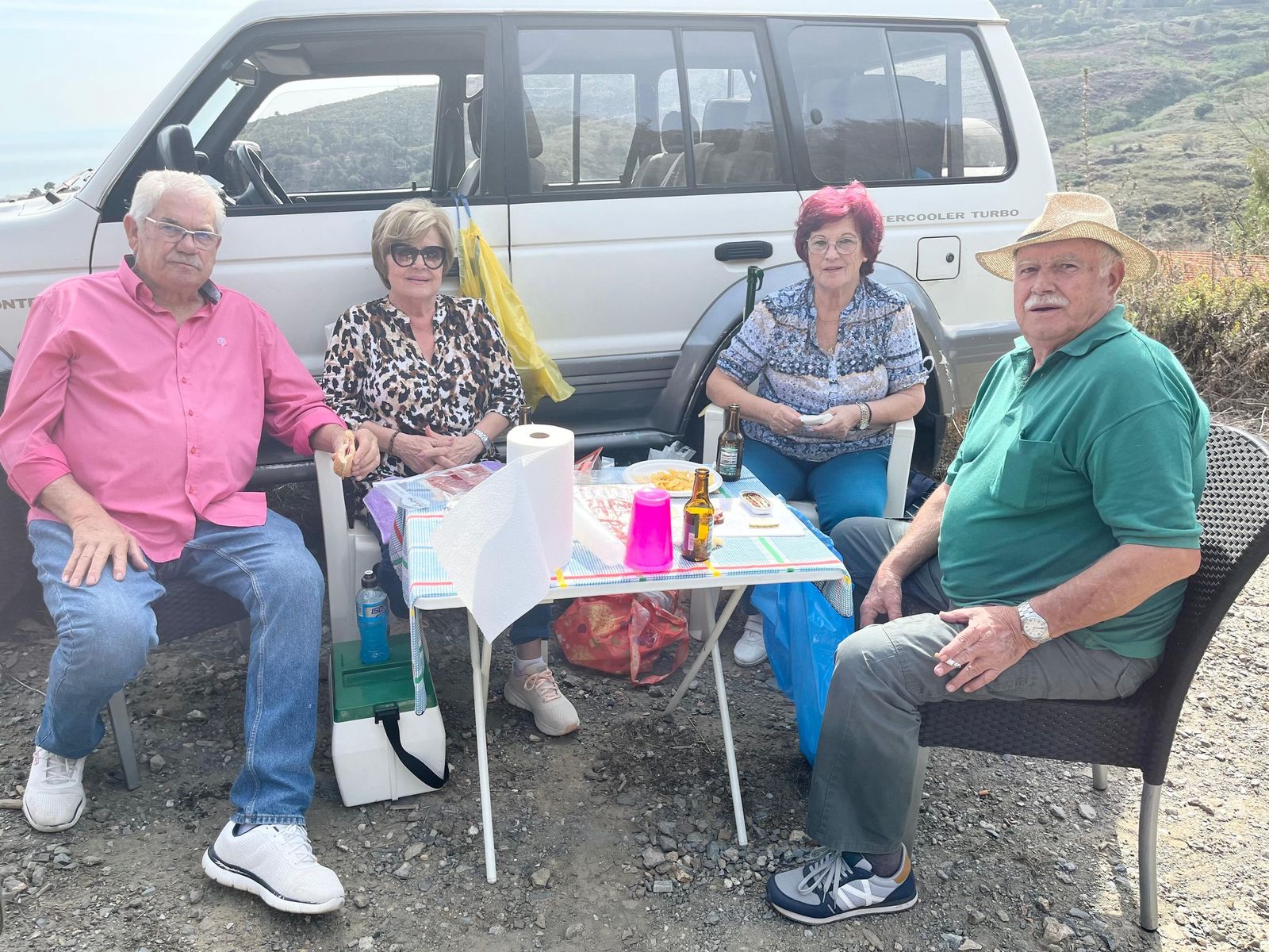 Una Mochila vivida con un ojo puesto en la preservación del entorno natural Una Mochila vivida con un ojo puesto en la preservación del entorno natural
