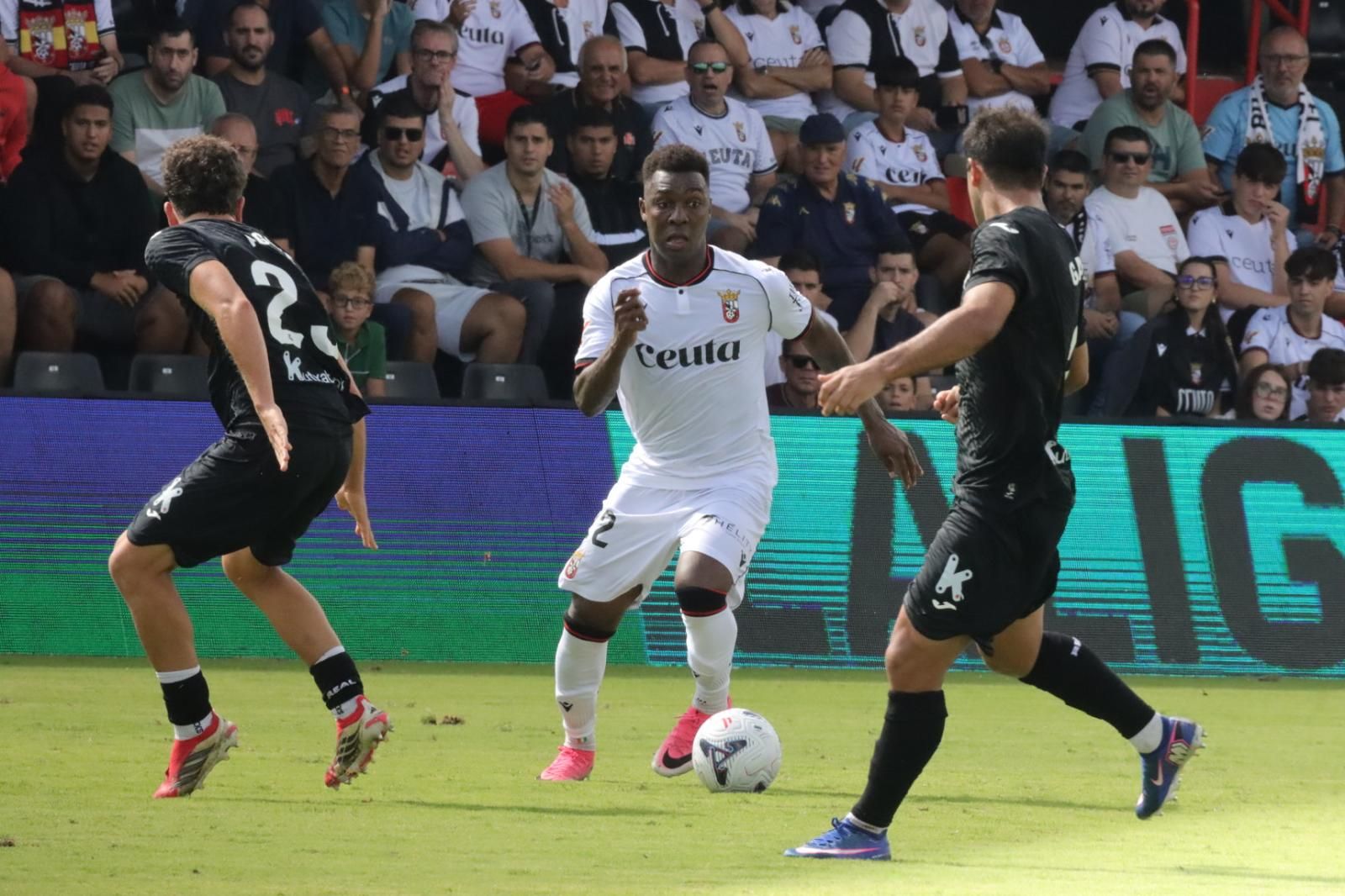 (3-1) Carlos Hernández se viste de héroe para remontar ante el Sanse