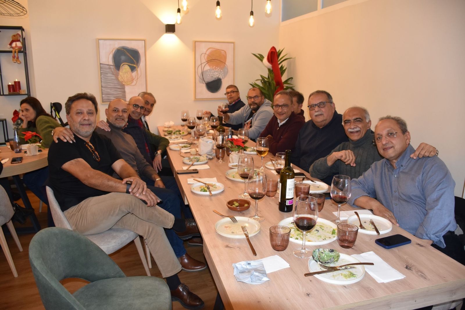 Brindis, risas y espíritu navideño en los restaurantes de la ciudad