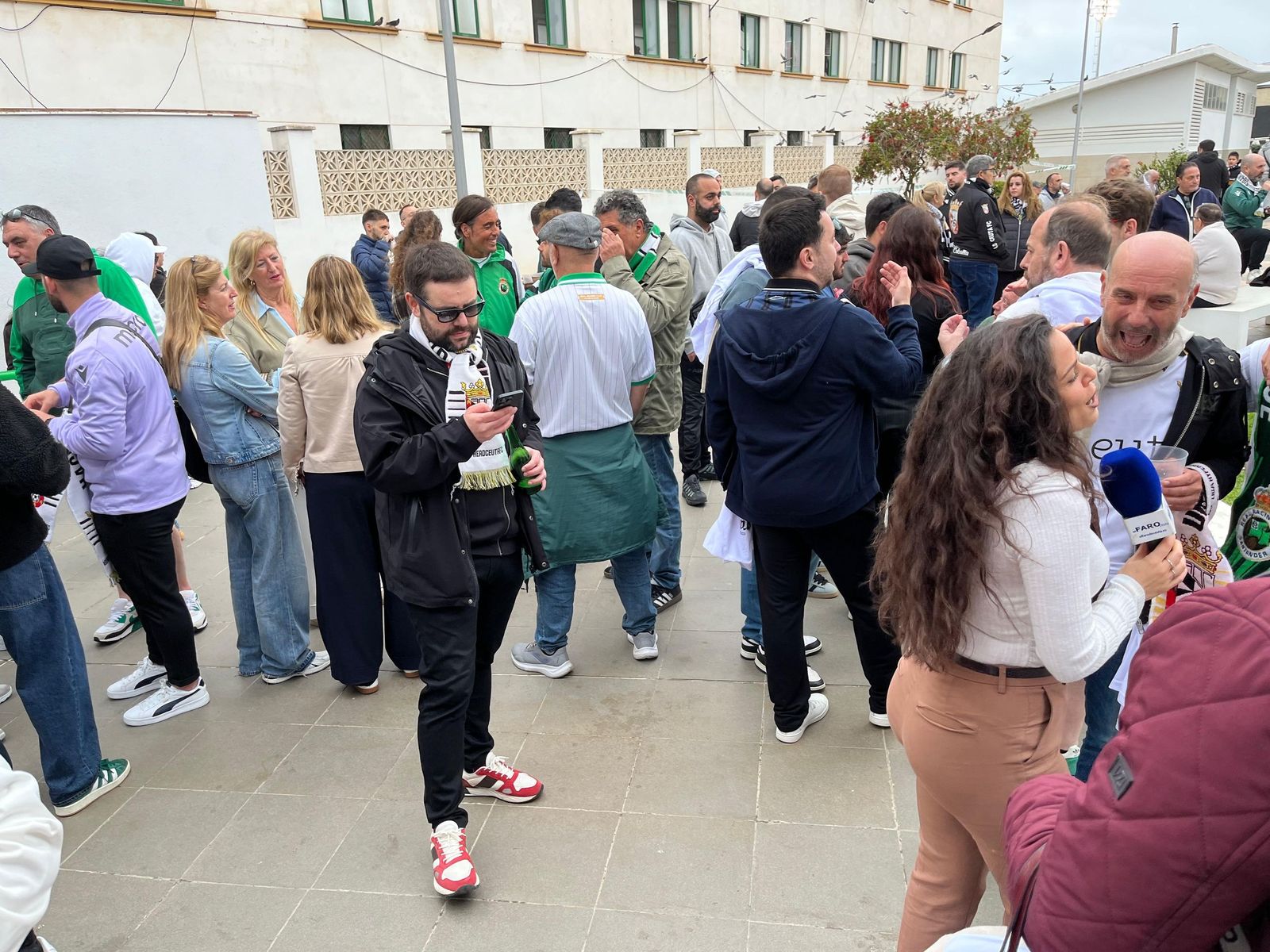 Aficionados antes del partido entre el Ceuta y el Racing