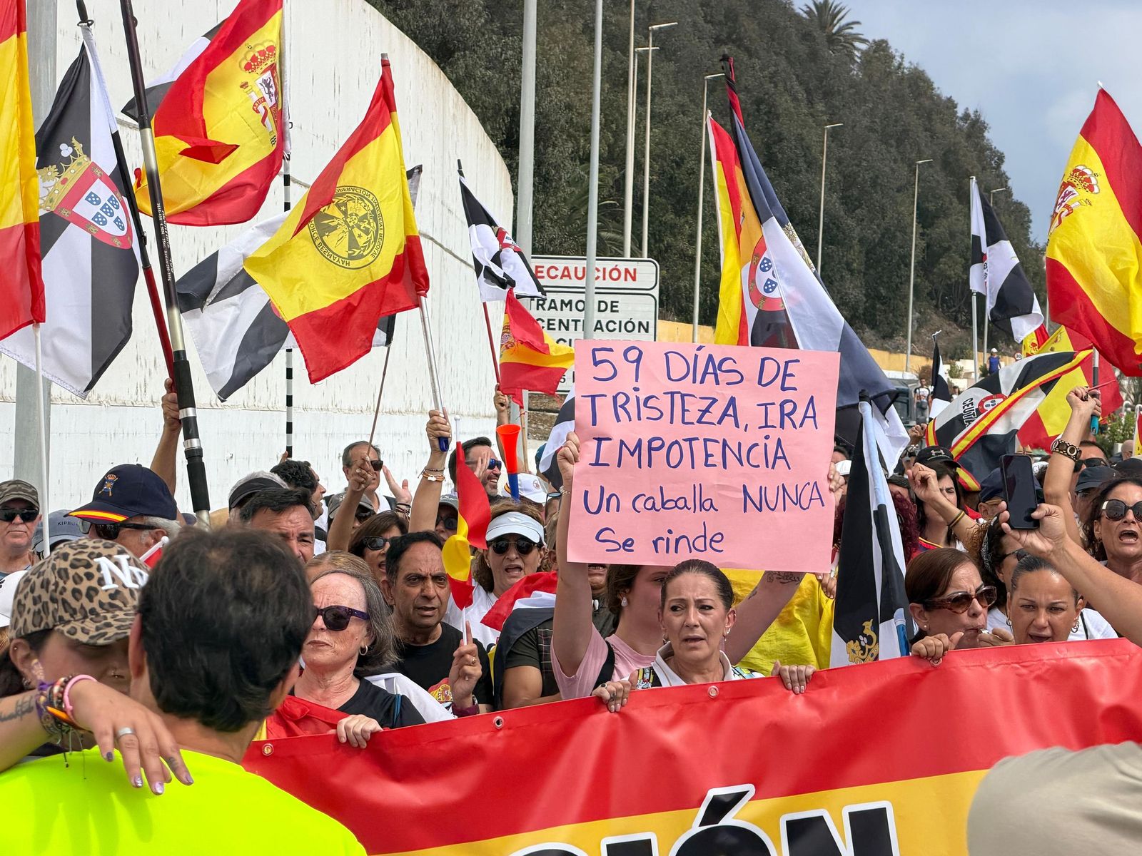 Ceuta vuelve a echarse a las calles para recordar que "Un caballa nunca se rinde"