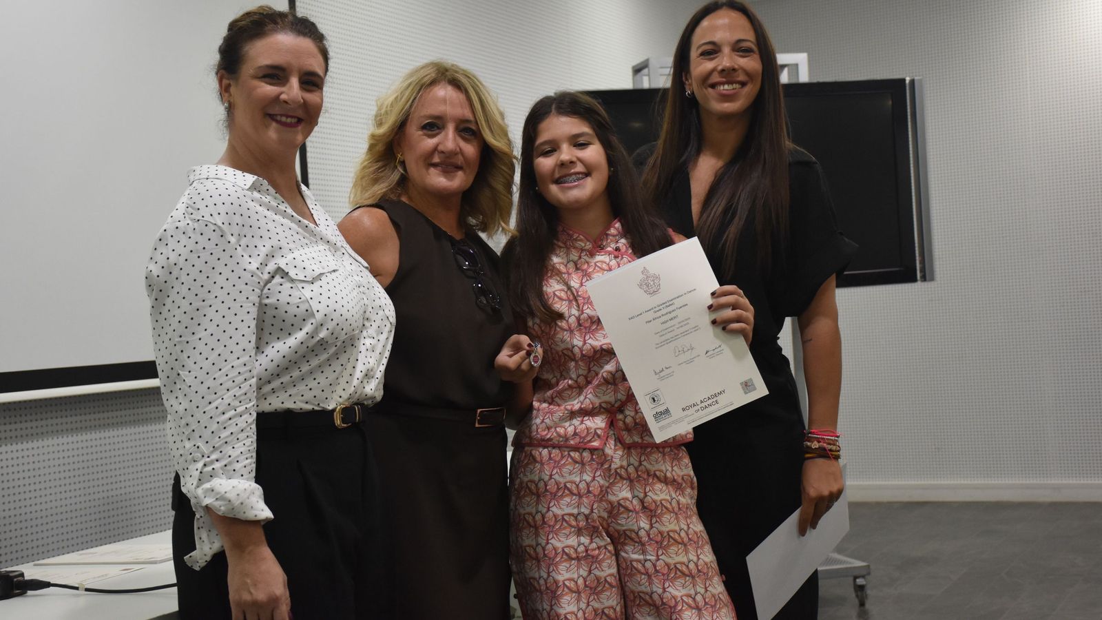 Entrega de diplomas de la Royal Academy of Dance a alumnas de la Escuela de Danza de Rosa Founaud Entrega de diplomas de la Royal Academy of Dance a alumnas de la Escuela de Danza de Rosa Founaud