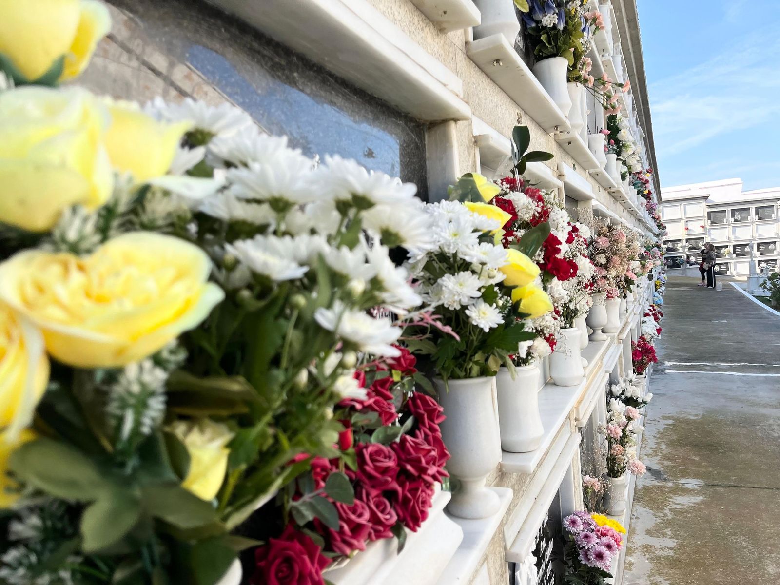Flores y recuerdo a los difuntos en Santa Catalina Flores y recuerdo a los difuntos en Santa Catalina