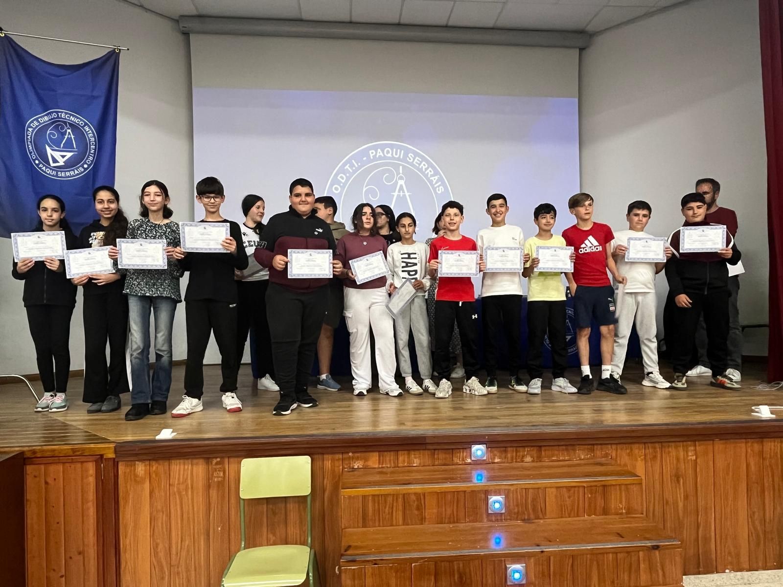 El IES Camoens acoge unas Olimpiadas de Dibujo Técnico con el legado de Paqui Serráis