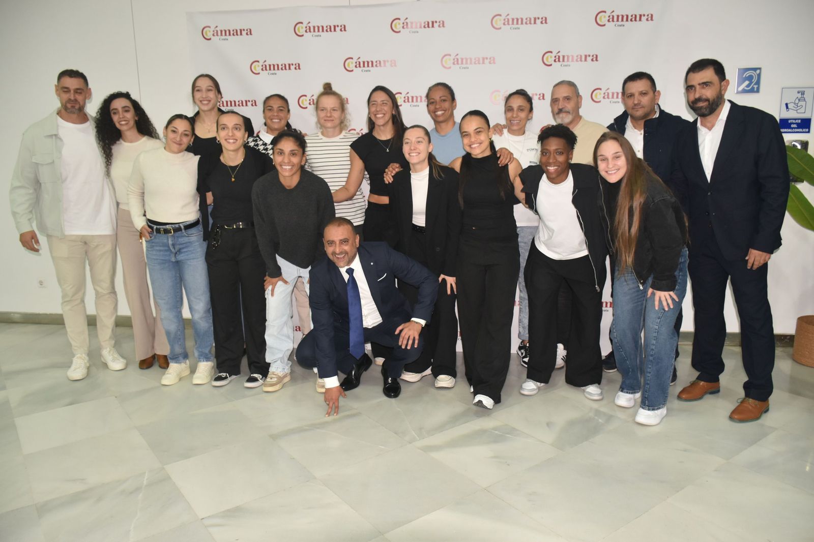 Luhay Hamido recibe la Medalla de Oro de la Cámara por su compromiso con el deporte ceutí