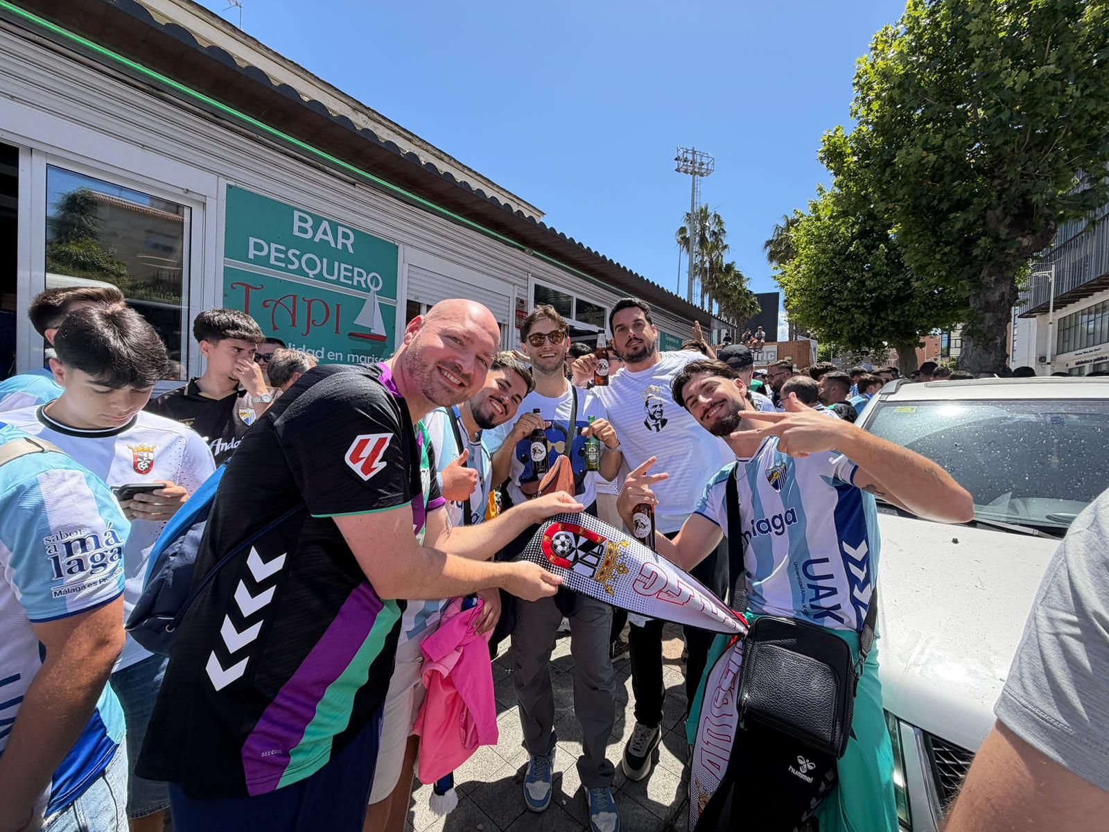 Aficionados en la previa del partido