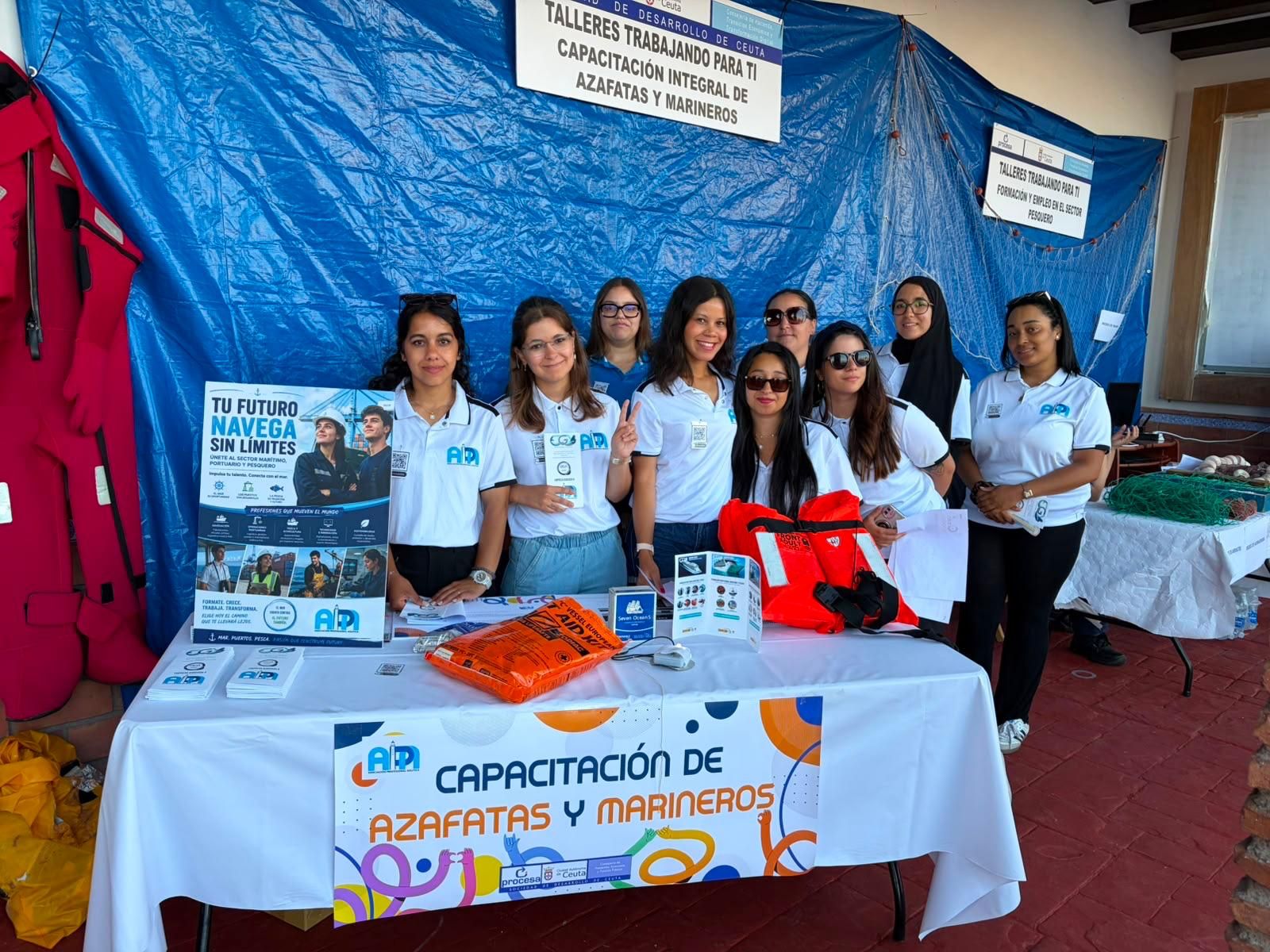 El stand de capacitación de azafatas y marineros