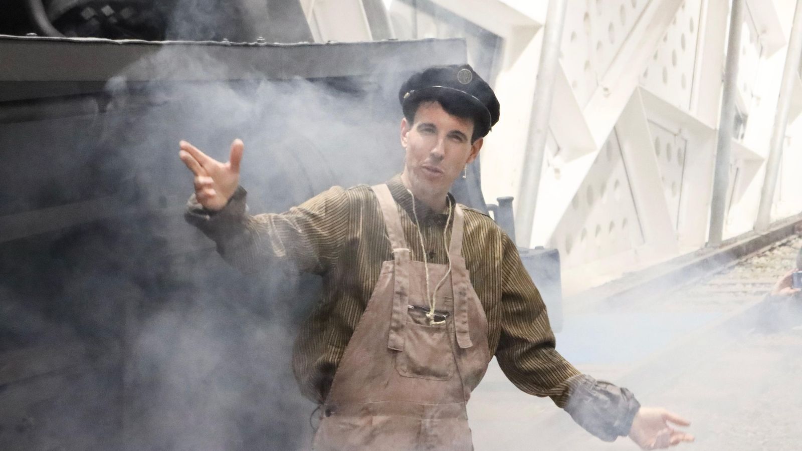 Presentación del programa de visitas teatralizadas a la antigua locomotora de Ceuta en la Estación del Ferrocarril