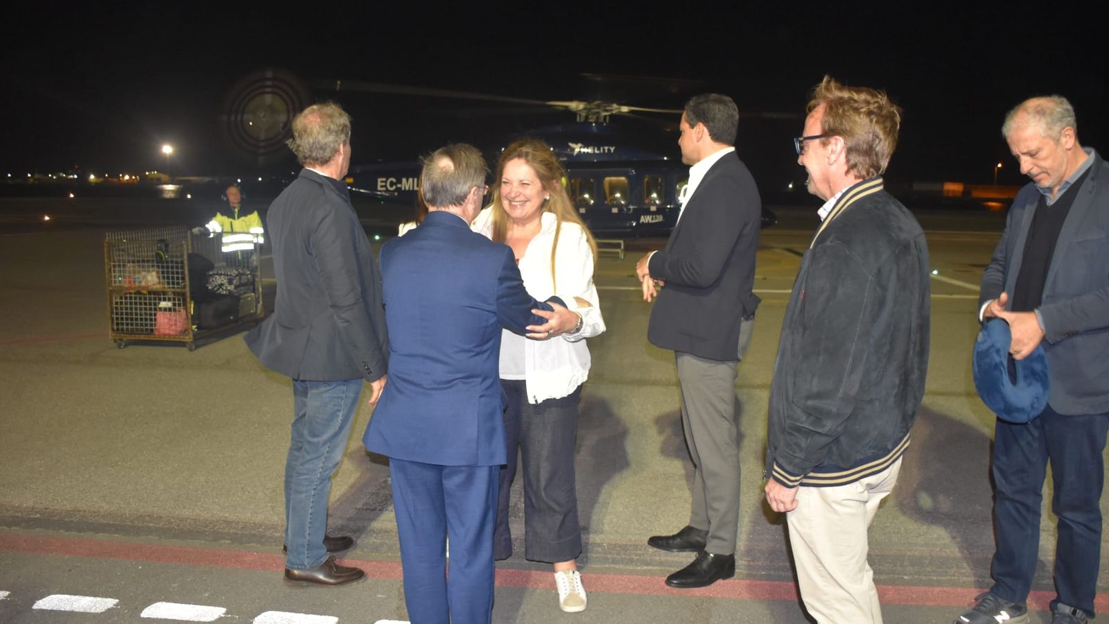 Feijóo ha sido recibido en el helipuerto por el presidente Vivas y el secretario general del PP, Guillermo Martínez