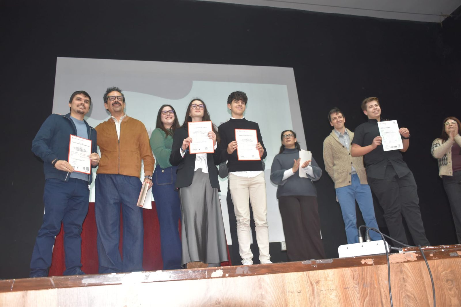 Las academias Art Factory y Big Ben entregan los certificados de inglés a su alumnado