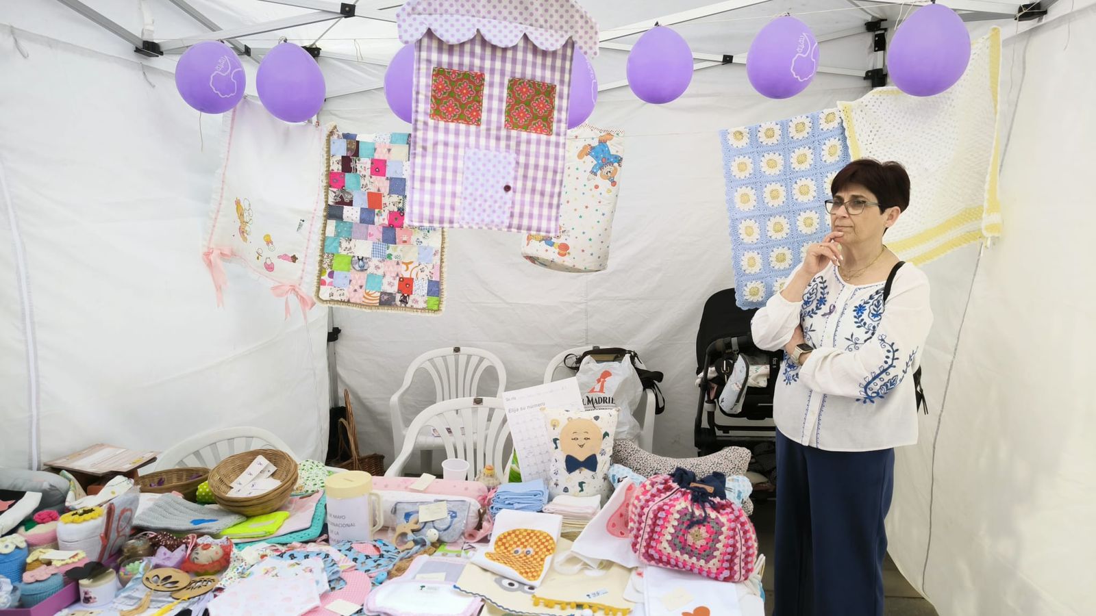 Stand de la Asociación Fibromialgia de Ceuta para recaudar fondos