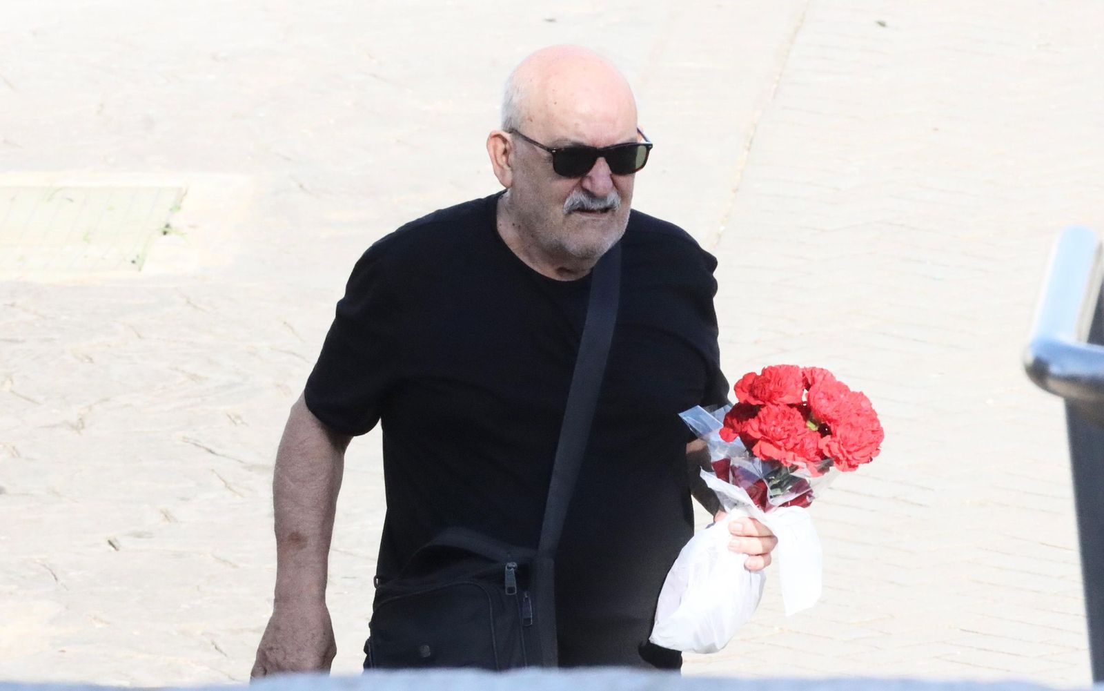 Flores y recuerdo a los difuntos en Santa Catalina Flores y recuerdo a los difuntos en Santa Catalina