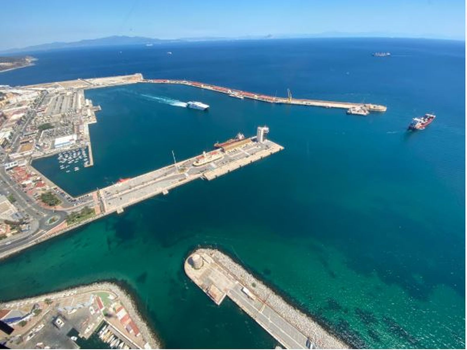 Vista general del Puerto de Ceuta