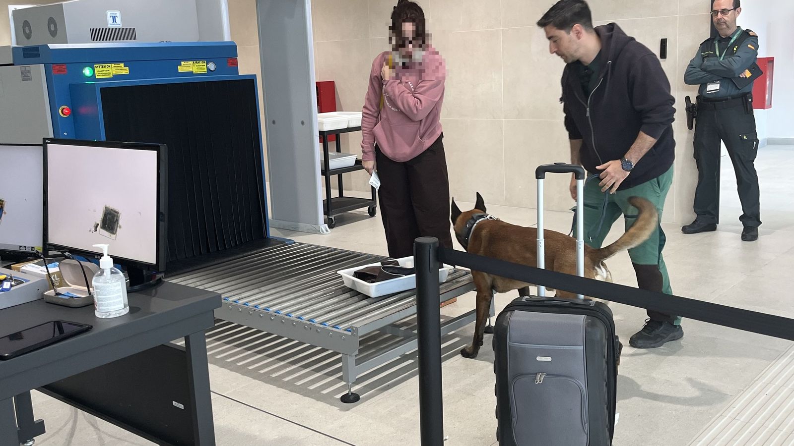 Control realizado en el interior de la Estación Marítima de Ceuta