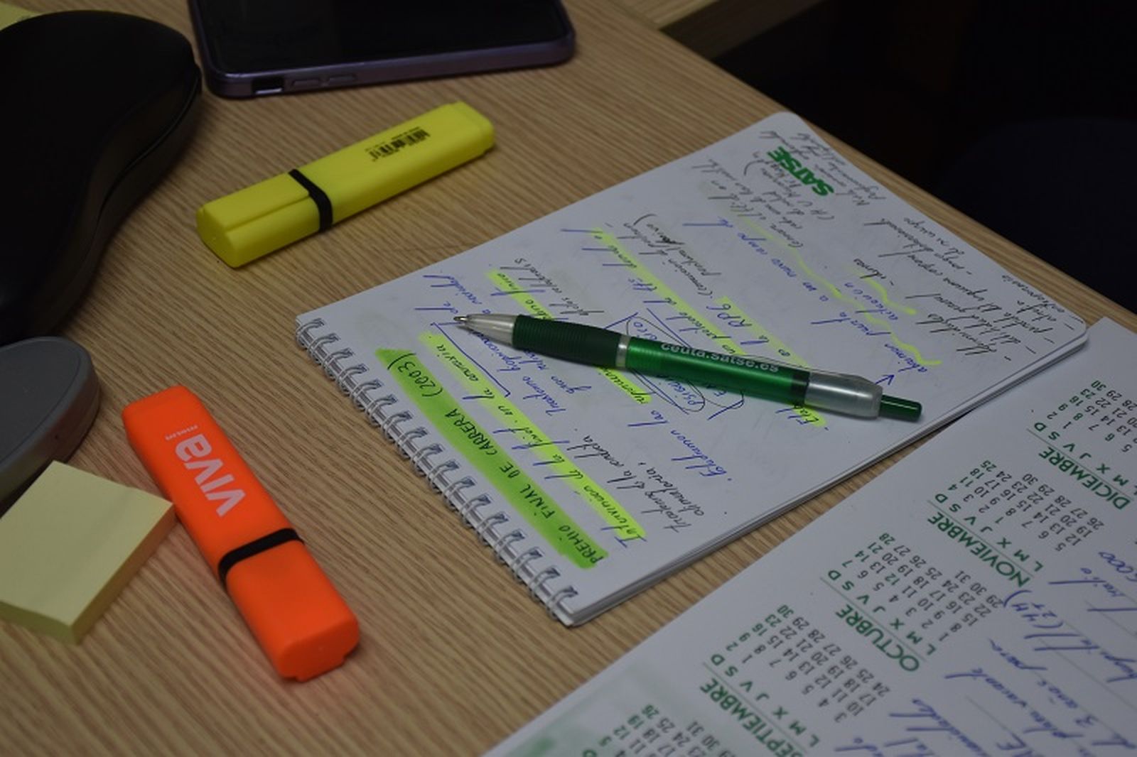 Desde que finalizó su carrera académica, Chaves compagina su trabajo profesional con la formación. / FOTO G.S.
