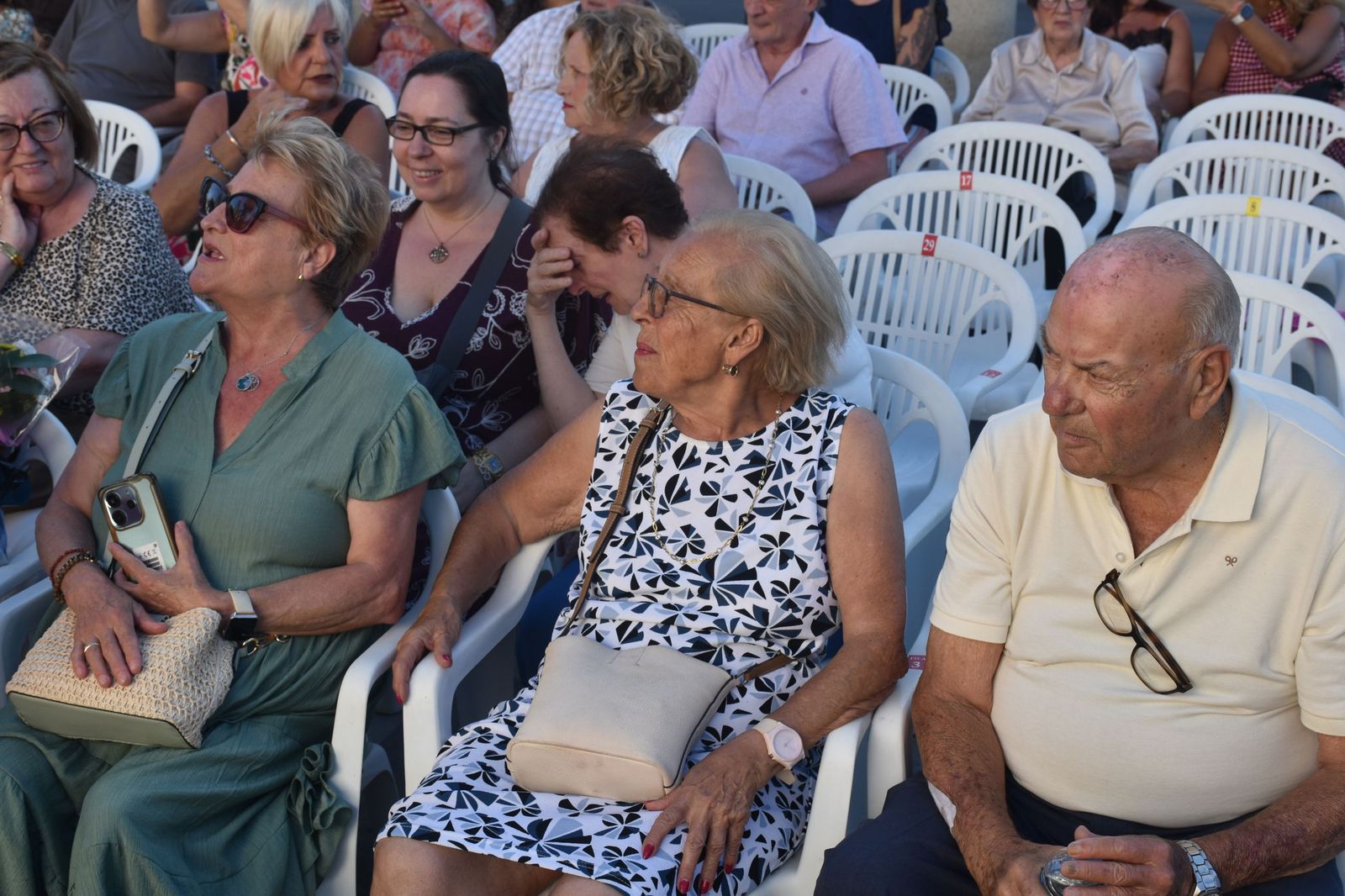 Los ceutíes vuelven a encontrarse con su Madre entre flores, esperanza y lágrimas contenidas