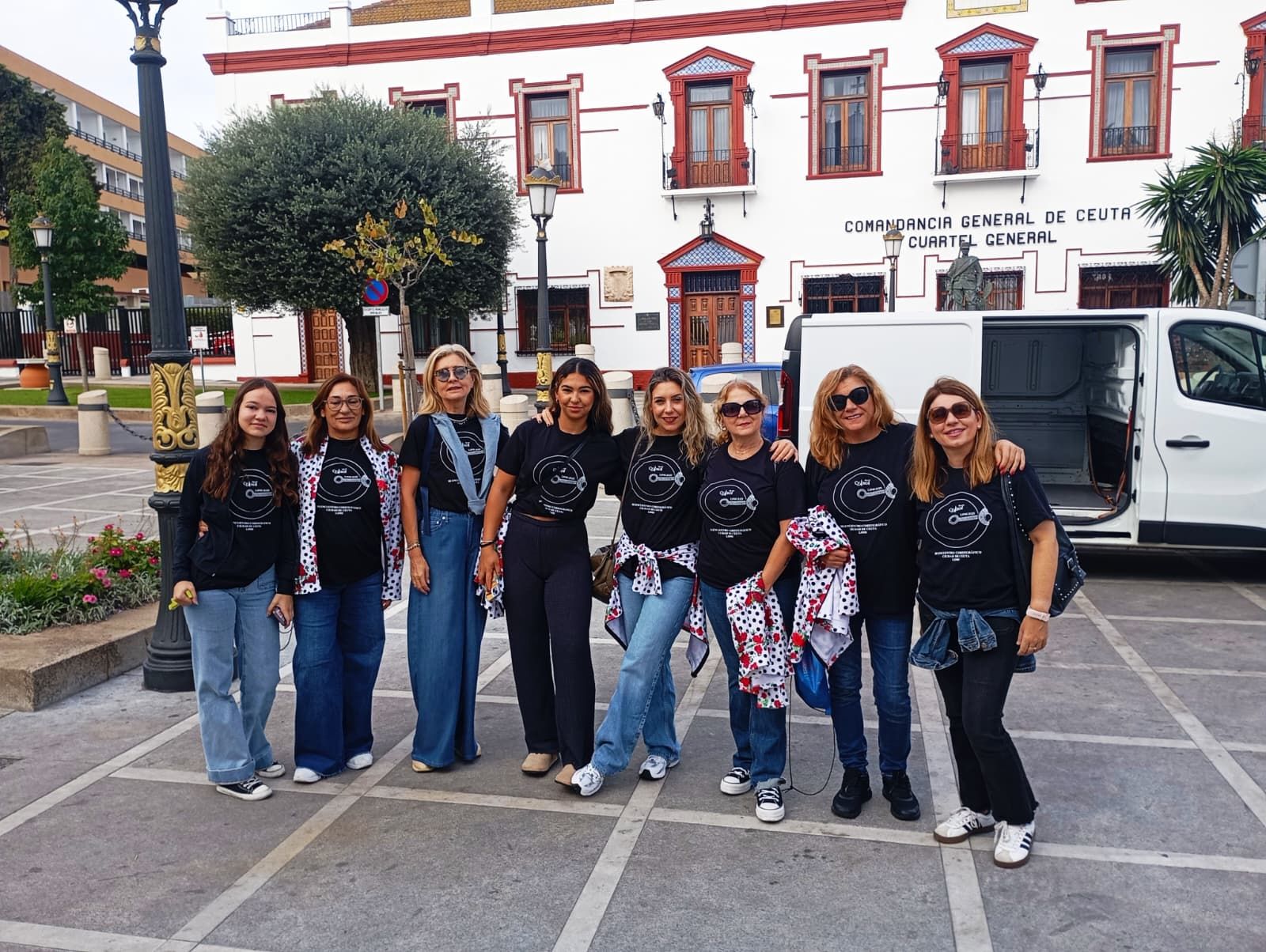 Un "abrazo" con la Patrona para acabar el encuentro entre academias Un "abrazo" con la Patrona para acabar el encuentro entre academias
