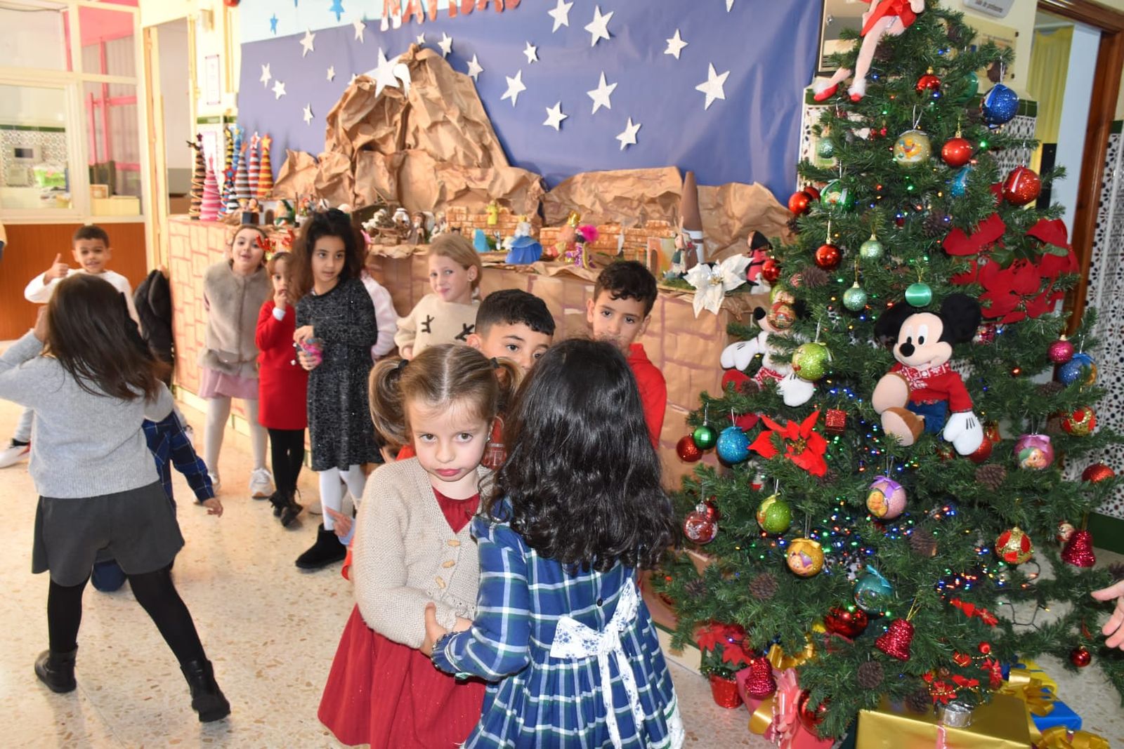 FOTOGALERÍA | Fiesta de Fin de Año en el CEIP Rosalía de Castro