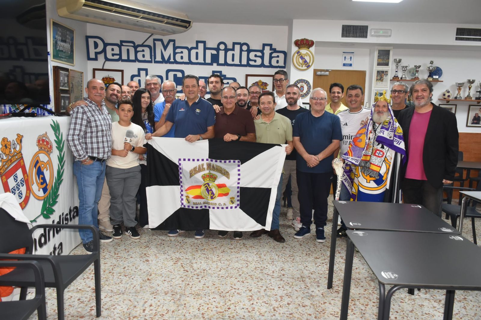 Tomás Roncero visita la Peña Madridista de Ceuta