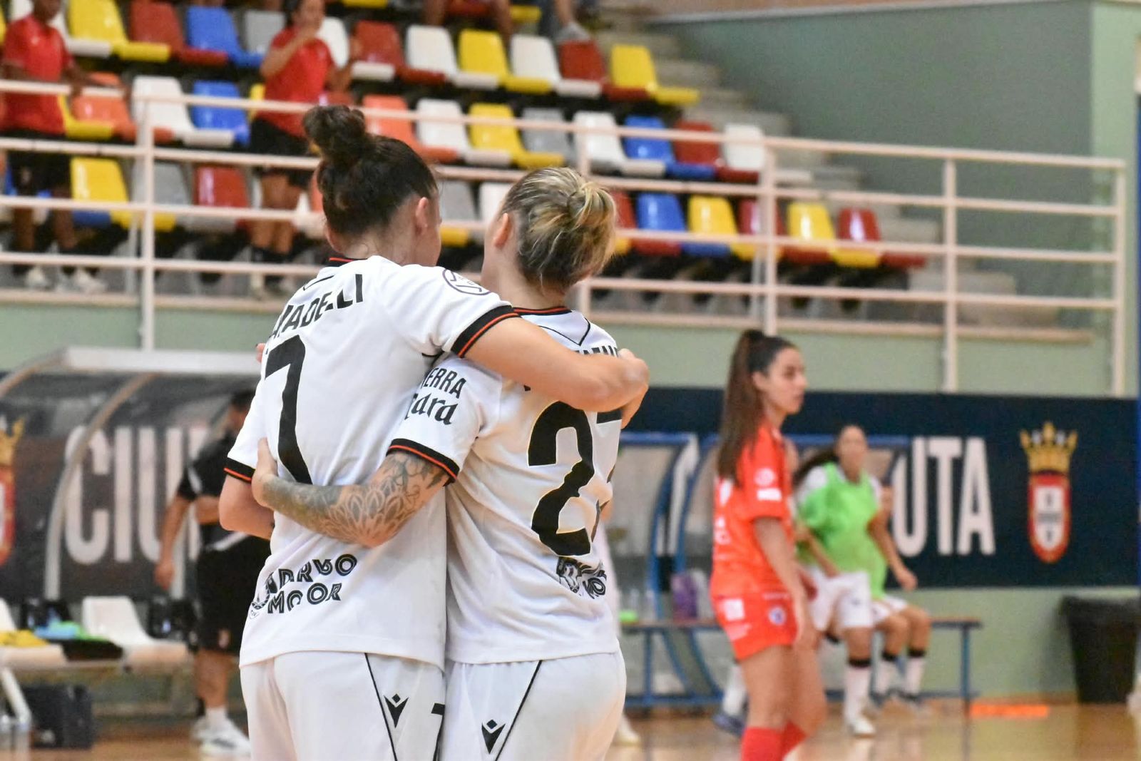 El Ceuta femenino deja escapar una merecida victoria en su debut en casa