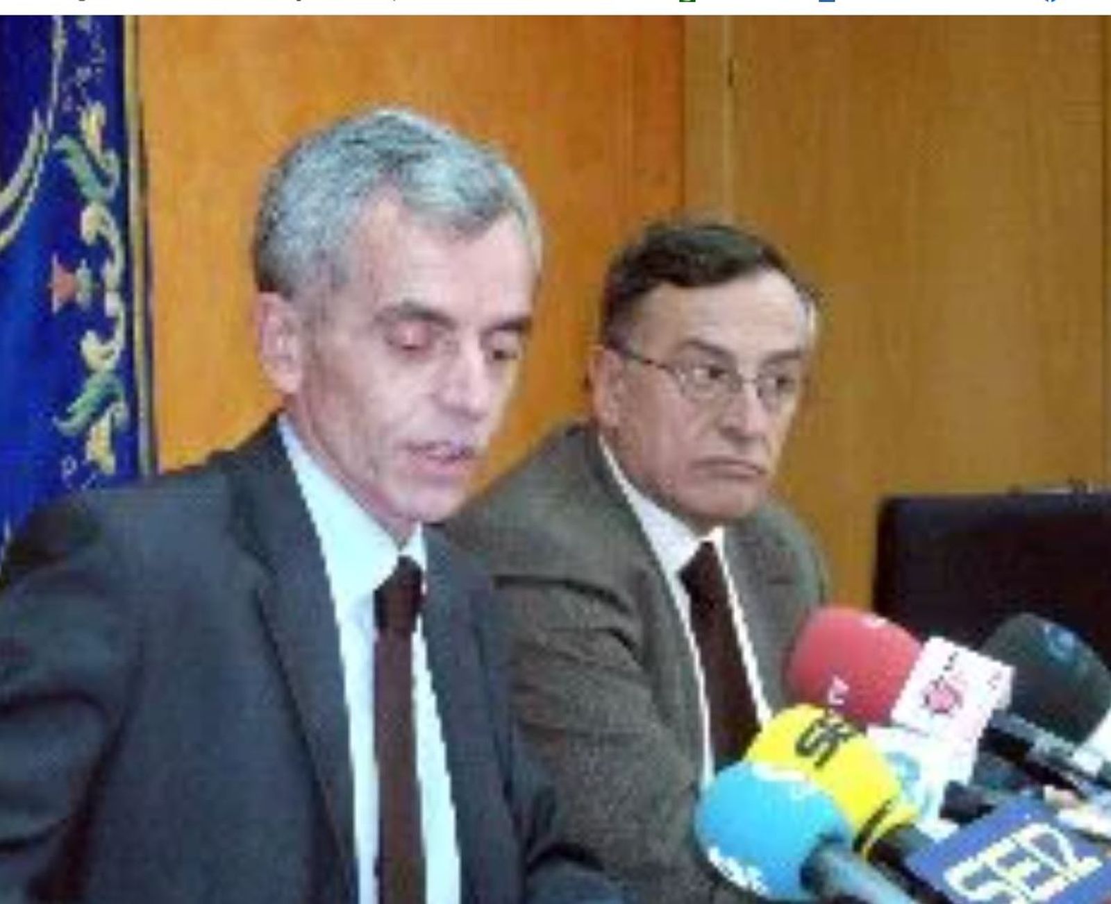 Juan José León, a la derecha con gafas, en una imagen de archivo