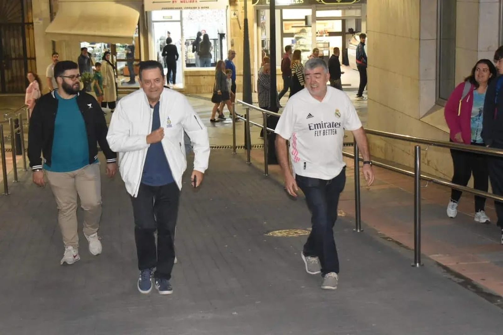 Tomás Roncero visita la redacción de El Pueblo de Ceuta