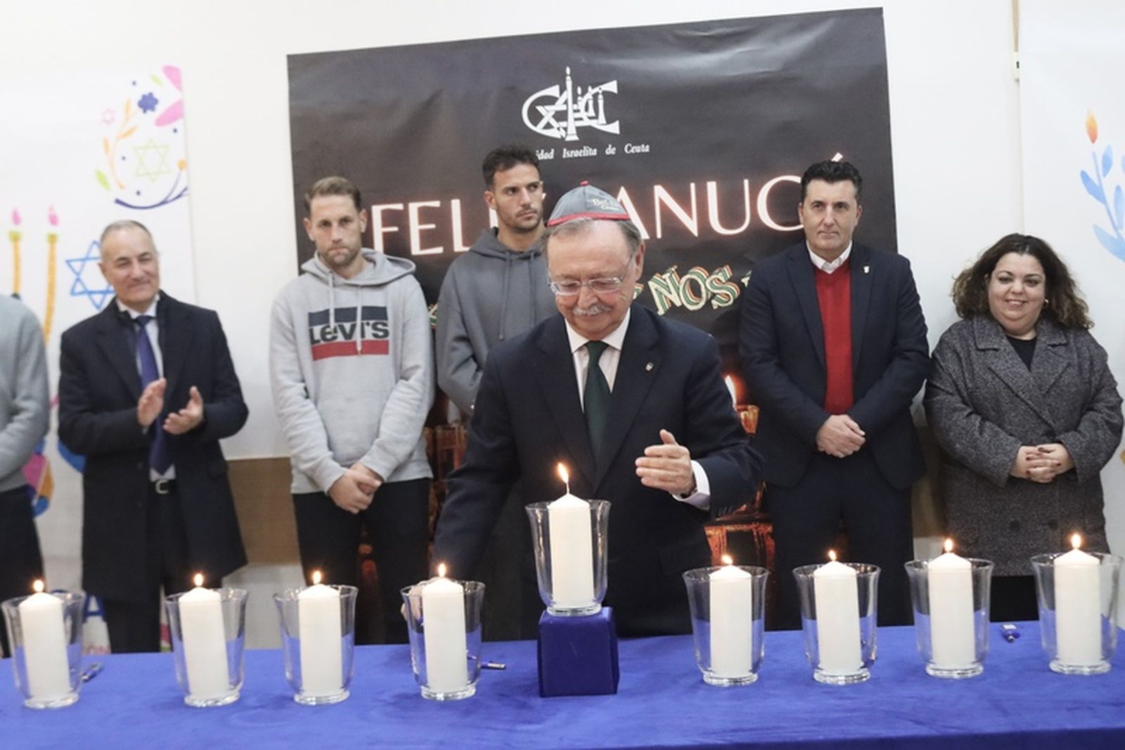 El alumbrado especial anuncia el inicio de la fiesta de las luces judía