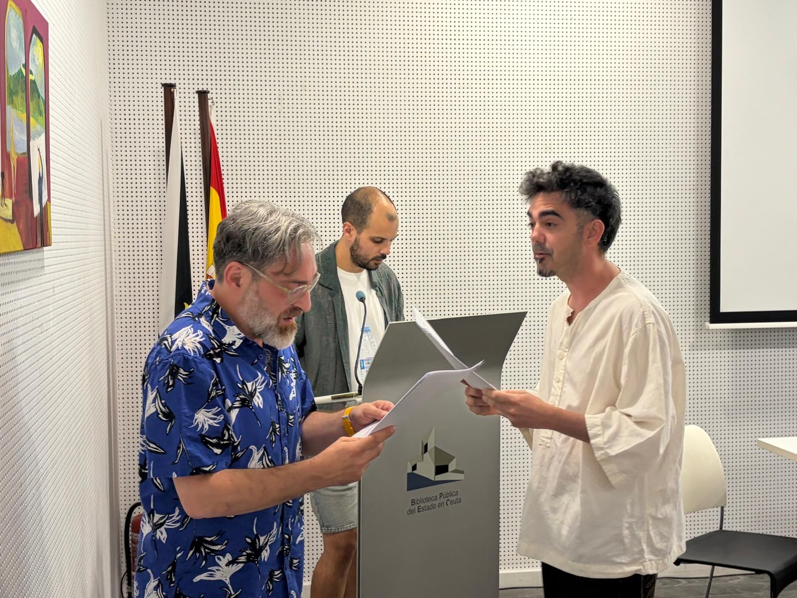 Niños y mayores aprenden y disfrutan de la penúltima jornada de Feria del Libro