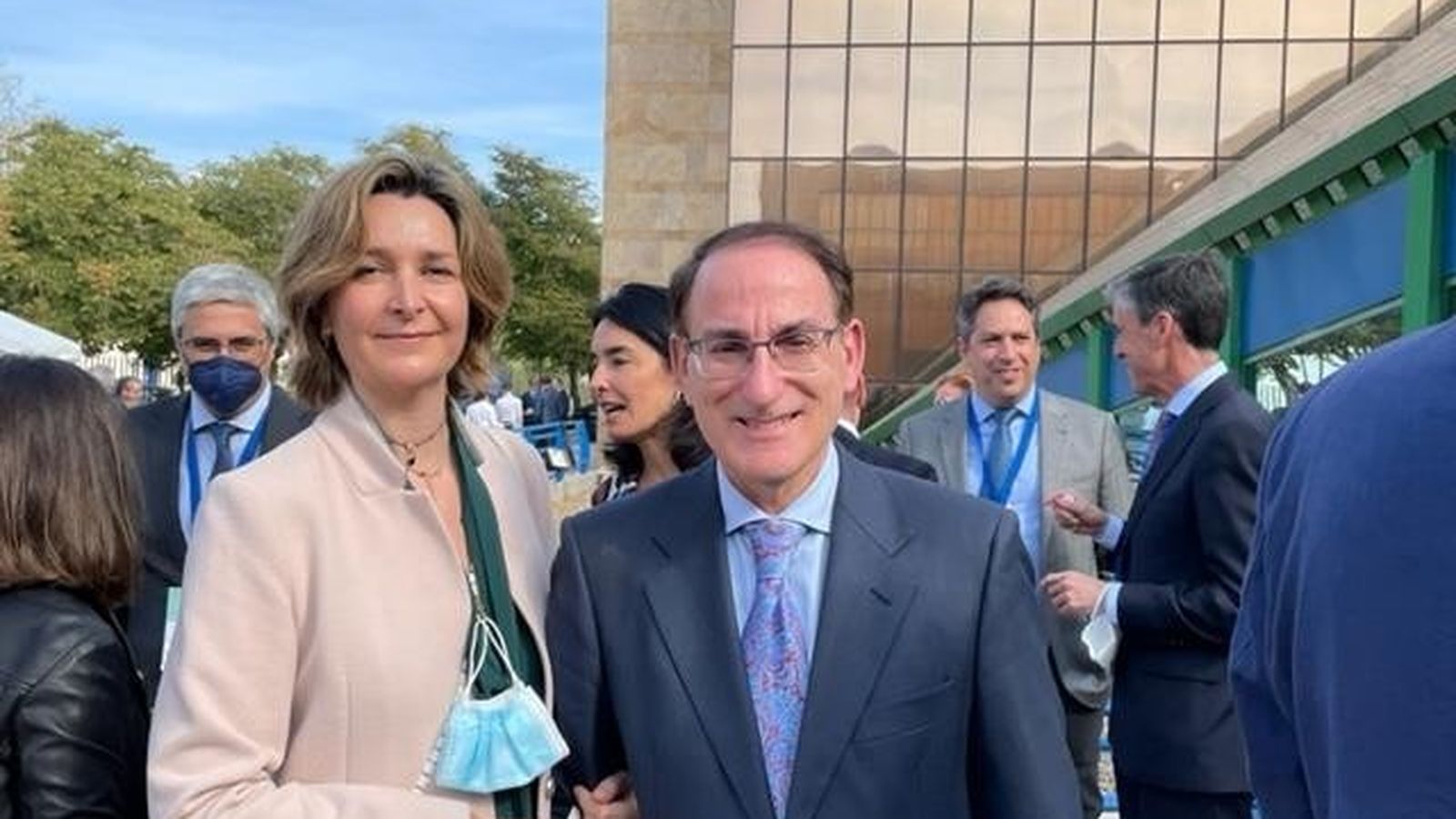 La presidenta de la CECE, Arantxa Campos, junto al presidente de la CEA, Javier González de Lara. FOTO E.P.
