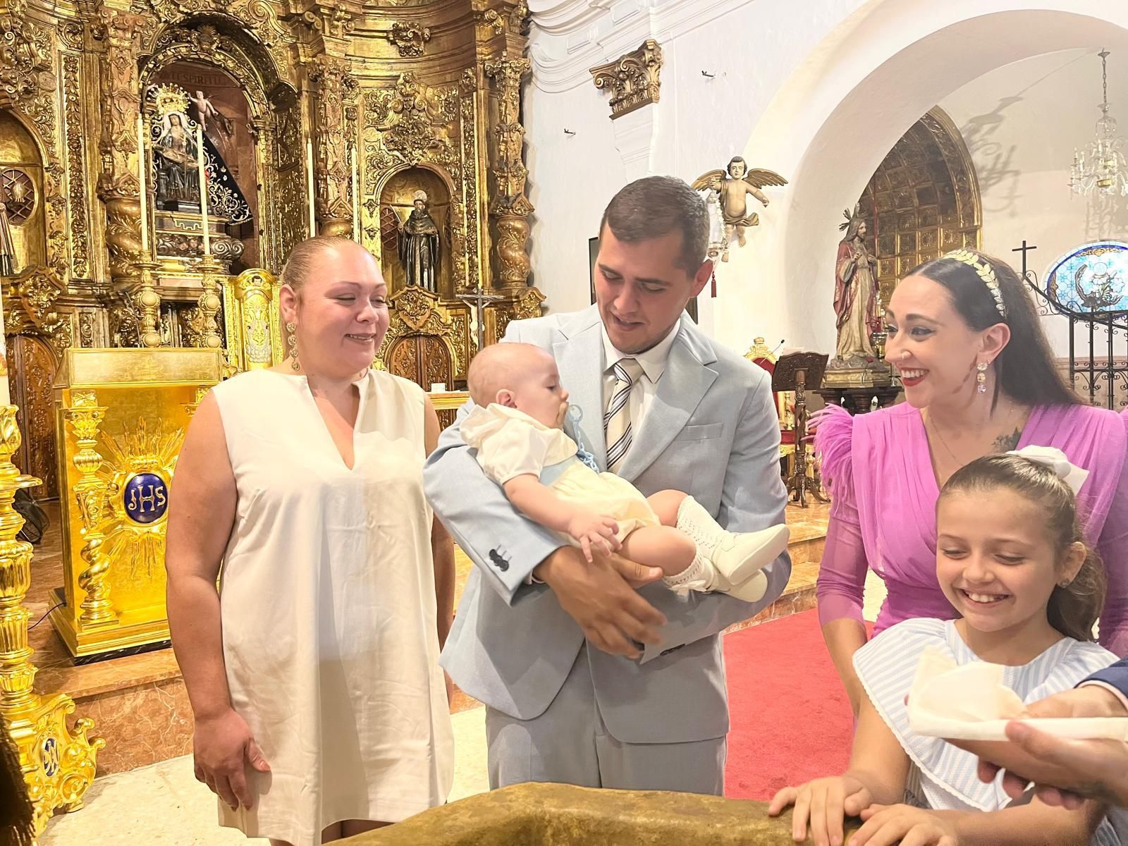 Romeo recibe el Sacramento del Bautismo en Nuestra Señora de África