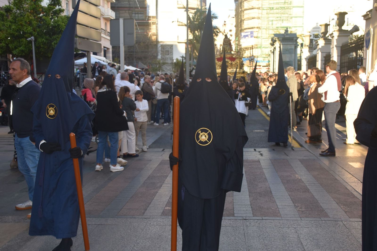 Aroma cofrade y estudiantil: Las Penas reina en el Jueves Santo